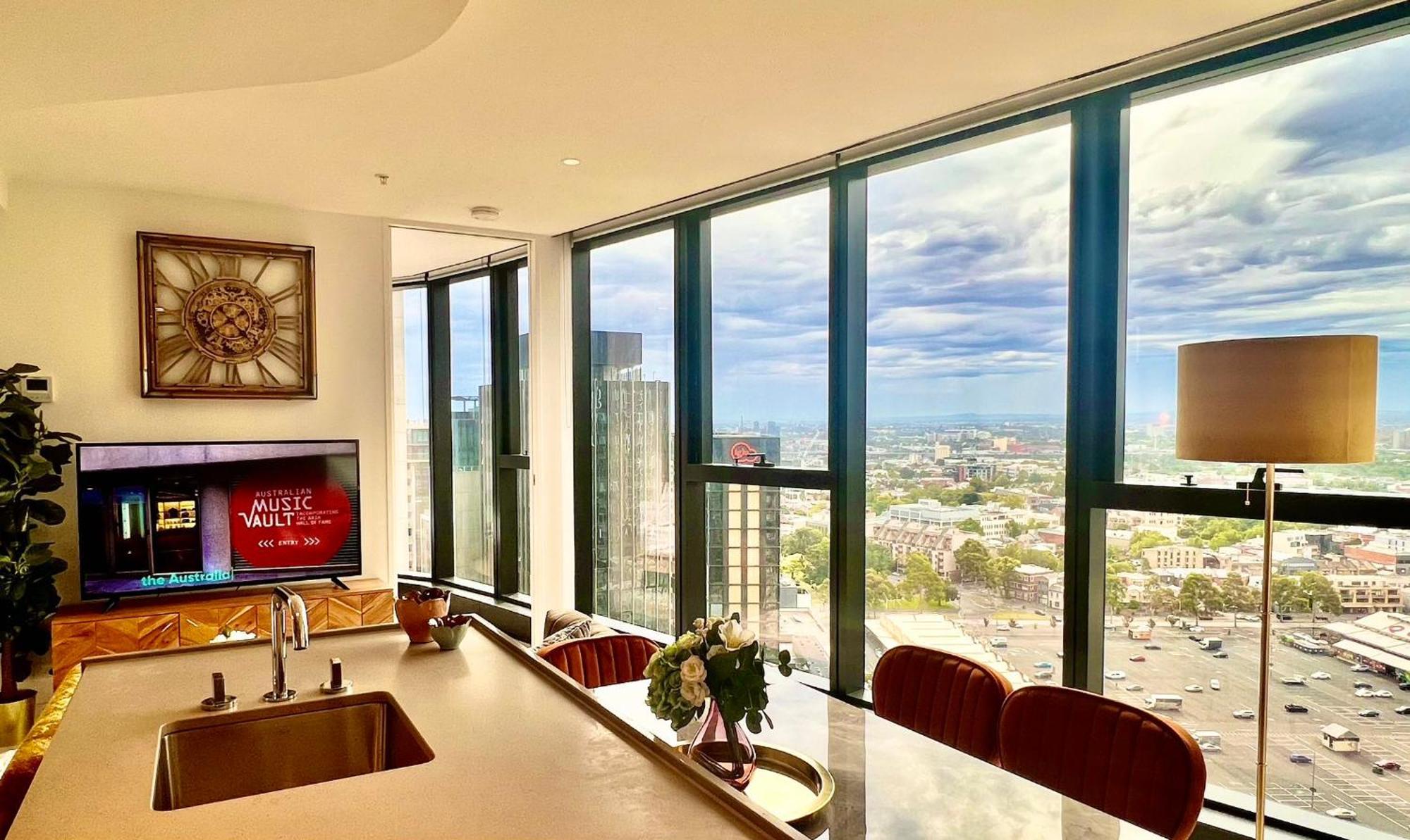 Highrise Location 2 Bedrooms & 2 Bathrooms Melbourne