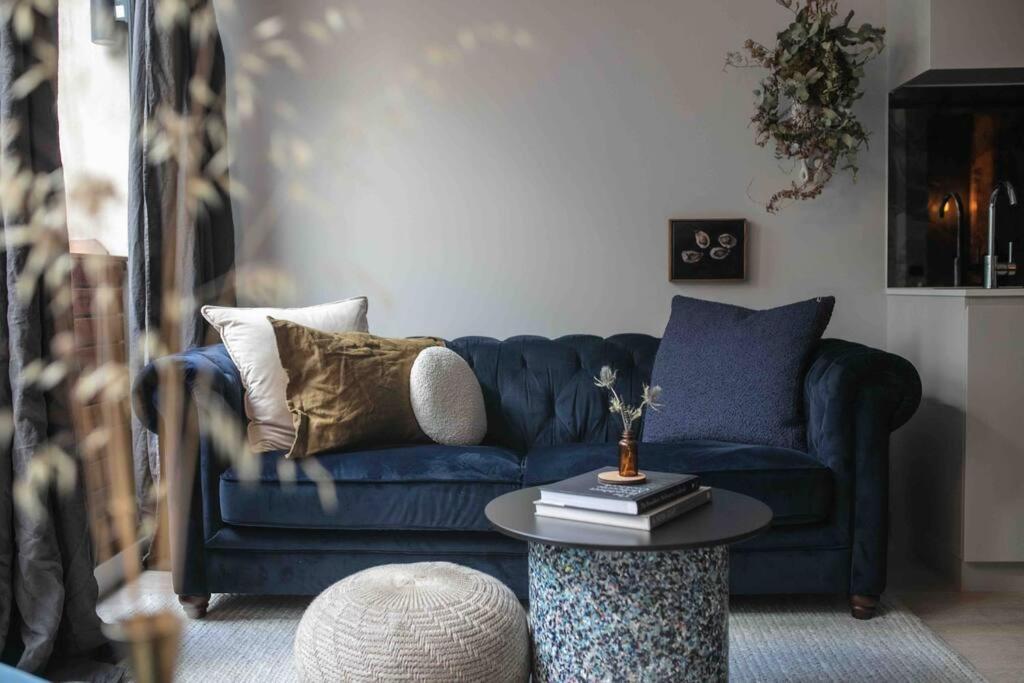 Apartment Luxury Sanctuary - Revel & Hide Melbourne