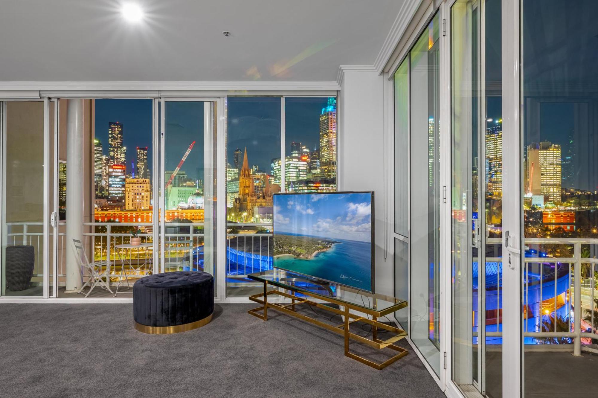 Exclusive - Southgate Apartment