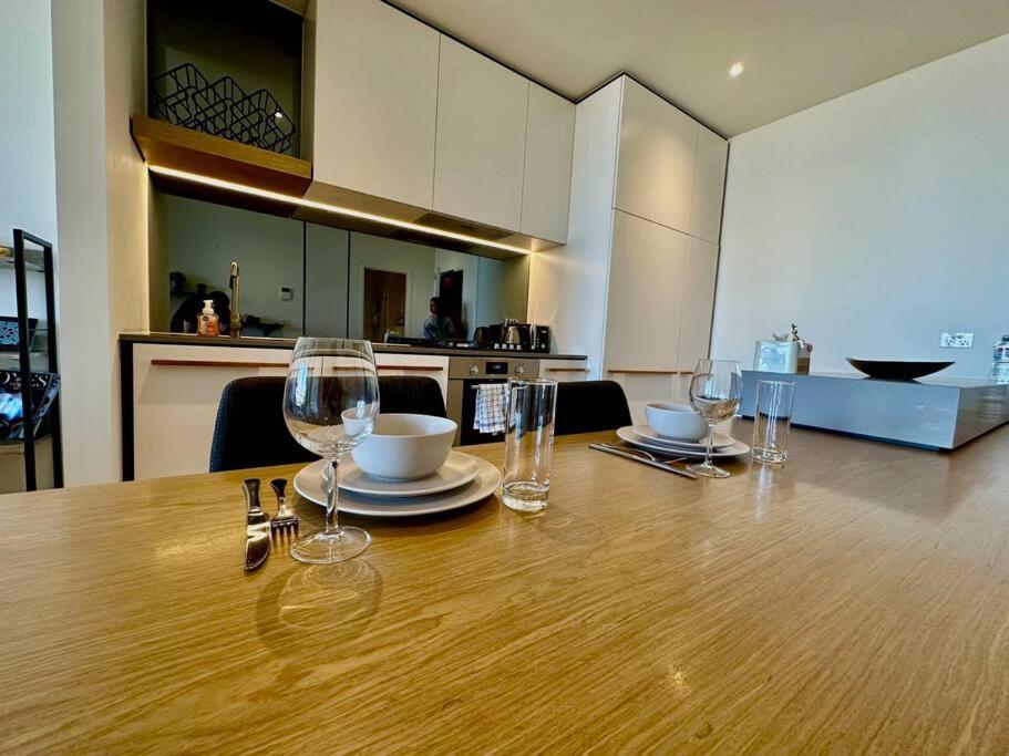 2b1b Cozy Near Train Station + Free Parking! Apartment *