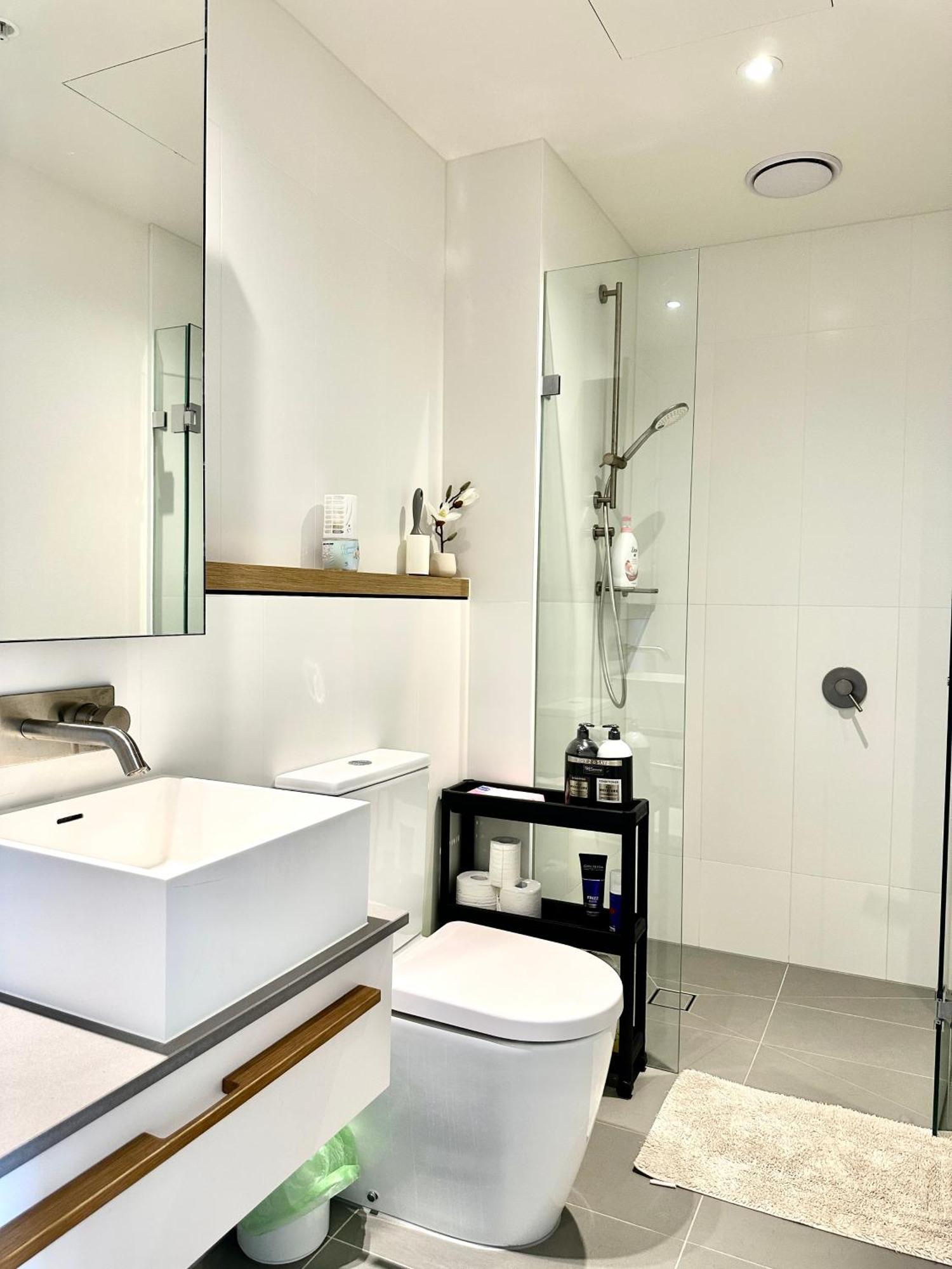 2b1b Cozy Near Train Station + Free Parking! Apartment *