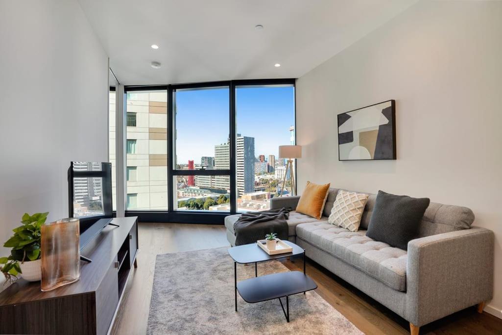 Australia 108 - Prestigious Southbank Level 14 Apartment