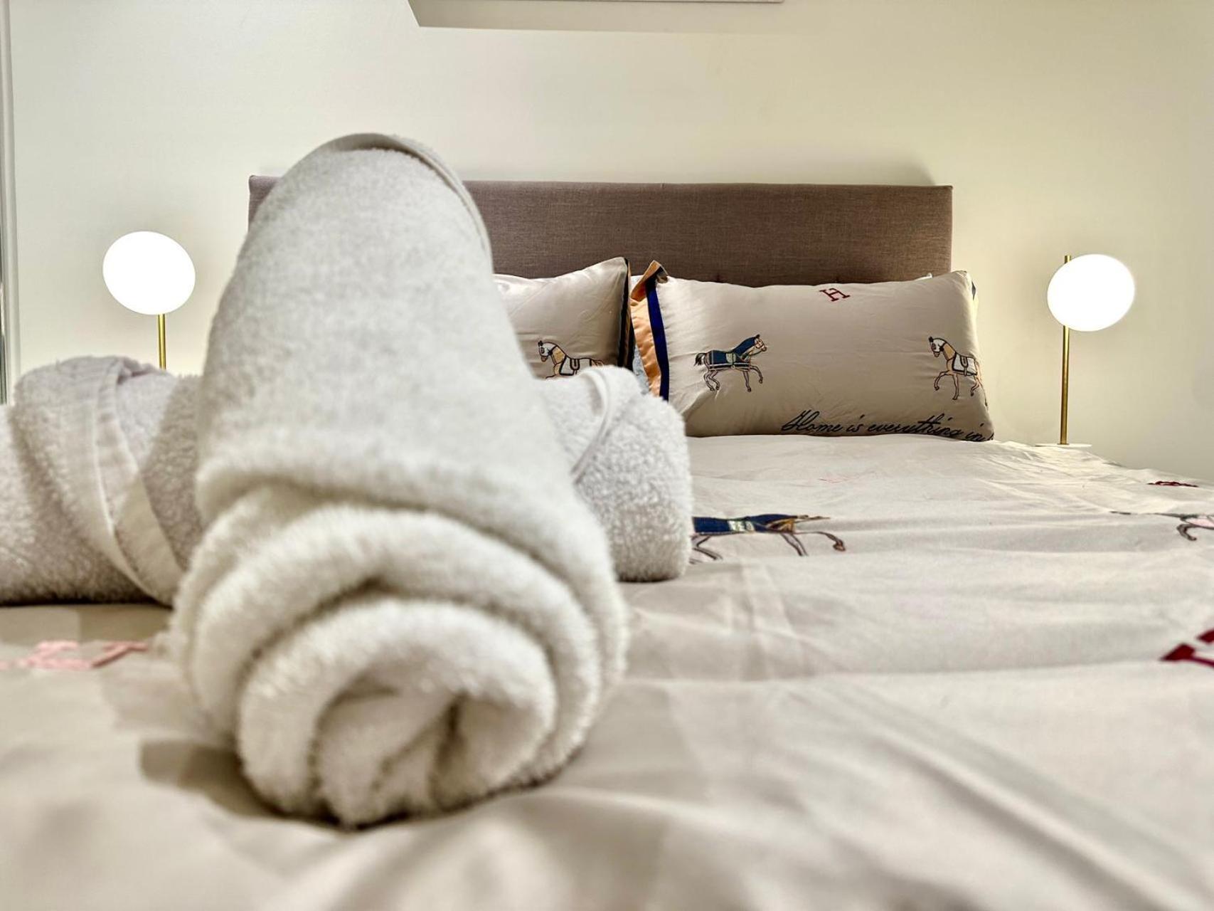 2b1b Cozy Near Train Station + Free Parking! *