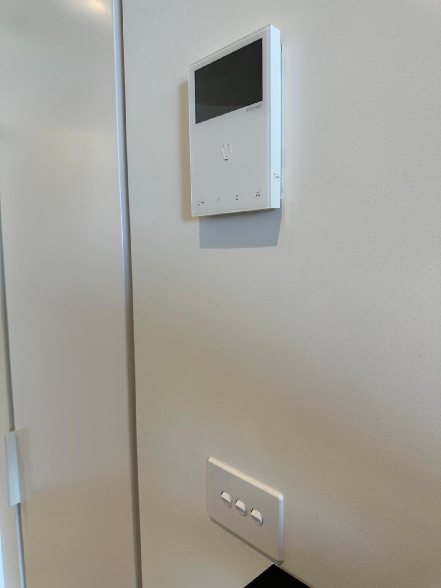 2b1b Cozy Near Train Station + Free Parking!