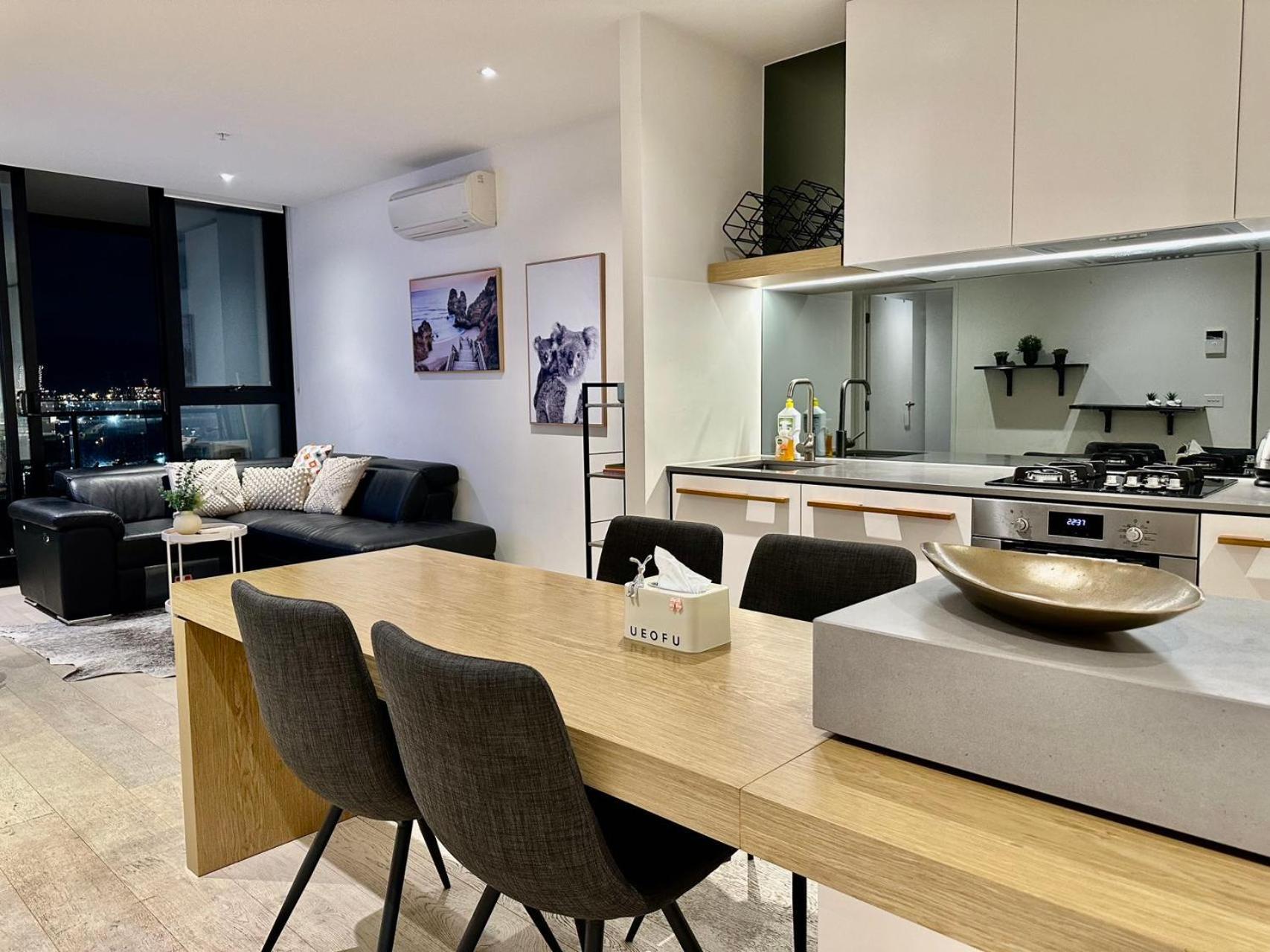 Apartment 2b1b Cozy Near Train Station + Free Parking!