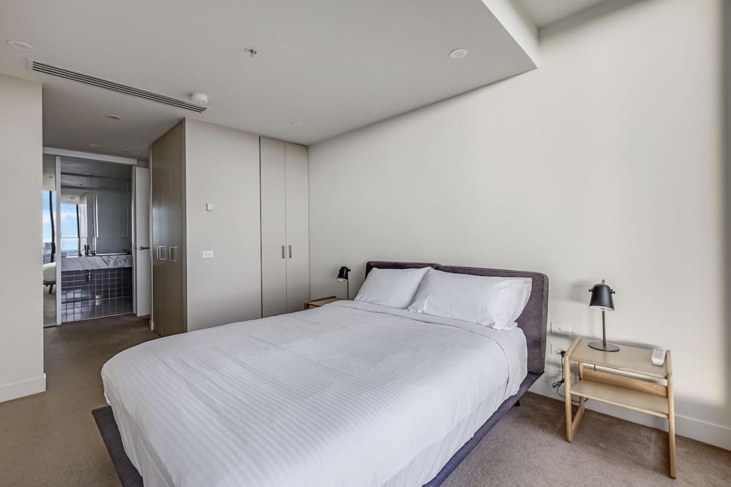 'the Queensbridge' Modern Minimalist In The Sky