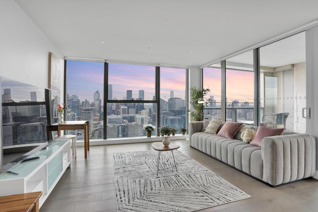 Penthouse At 3b2b2c-harbour-ocean View Melbourne