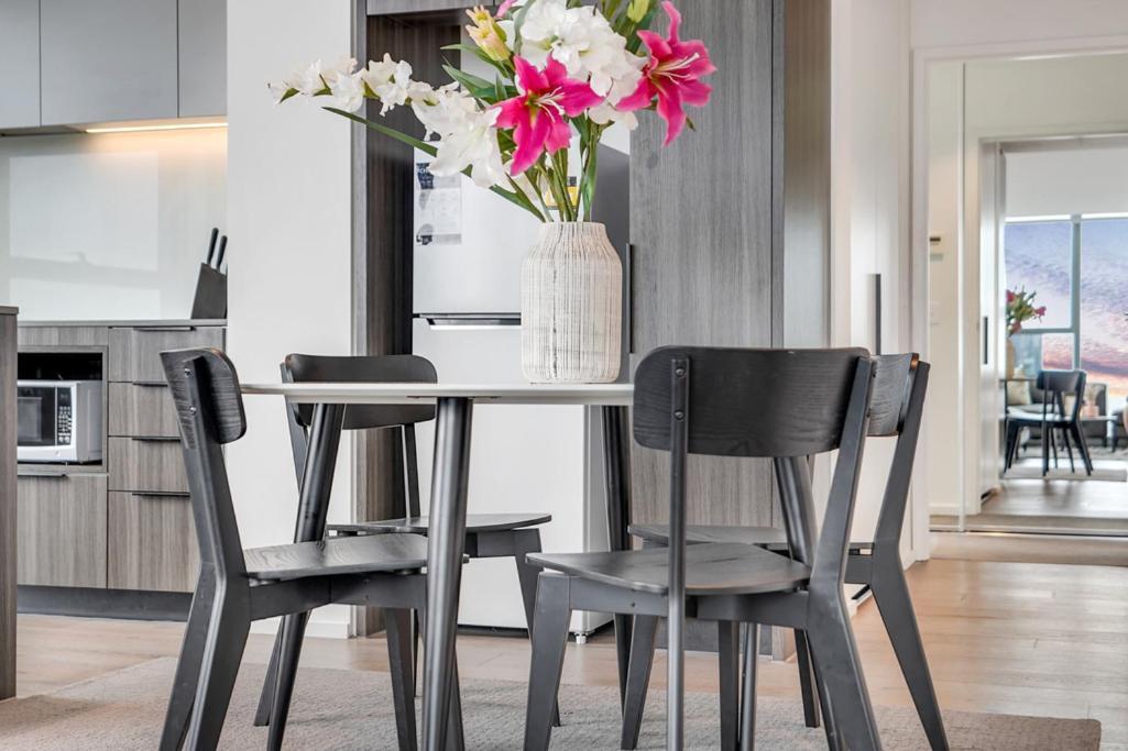 Sub-penthouse Stunning With Water Frontage 3b2b1c Apartment Melbourne