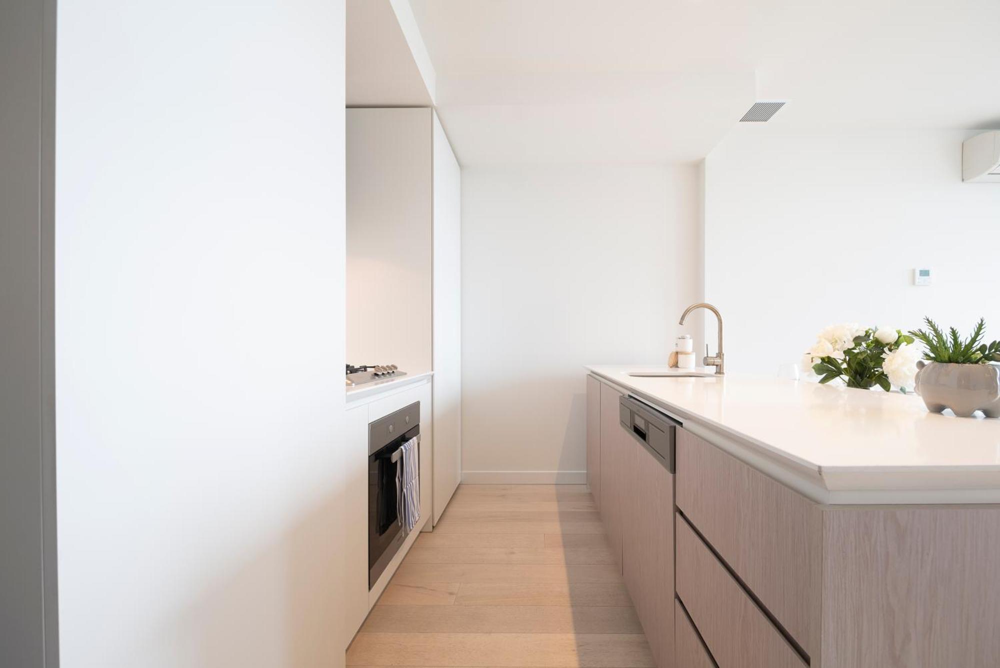 Eq Tower Modern Cbd *