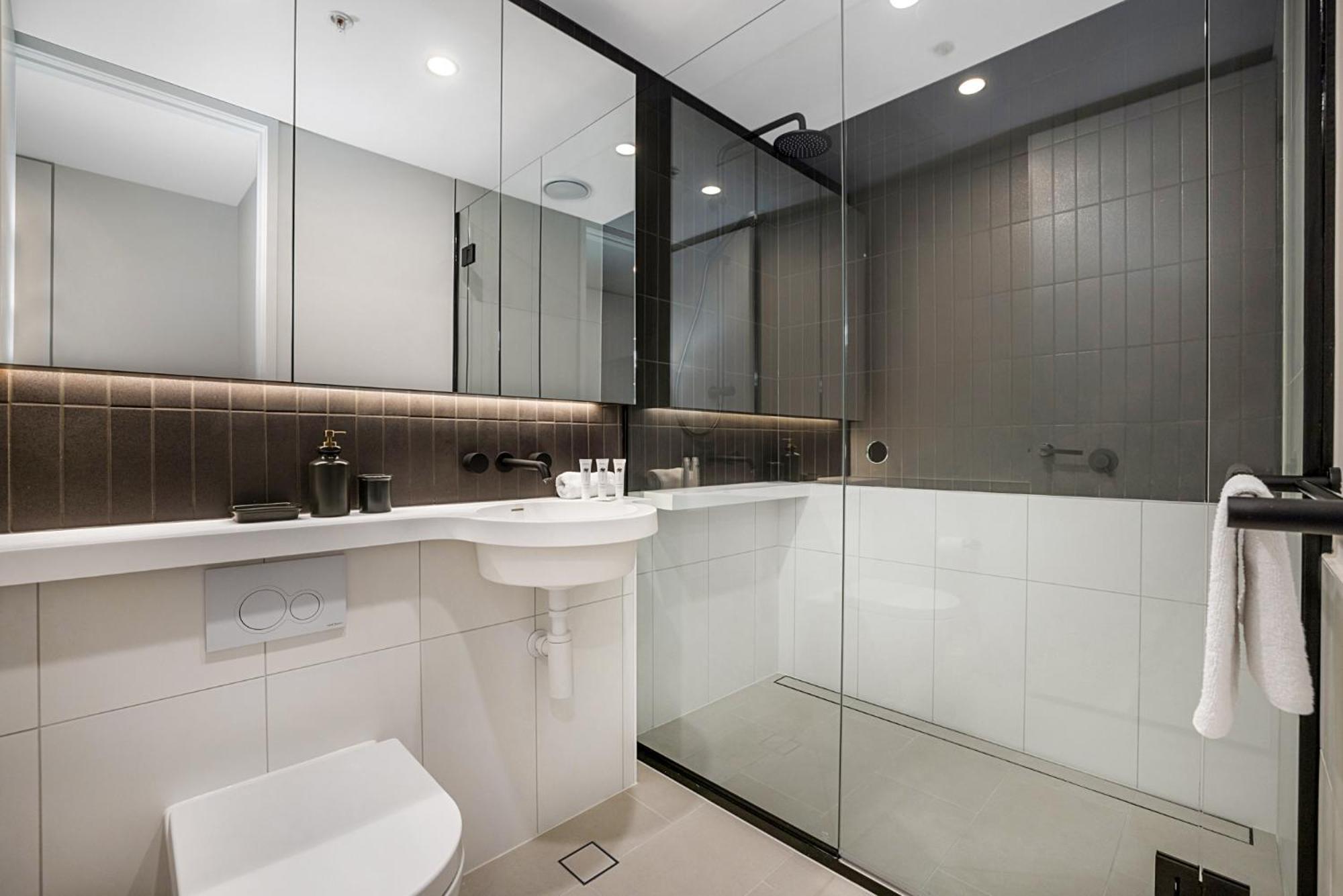 Apartment Modern With Stunning Cbd Views Melbourne