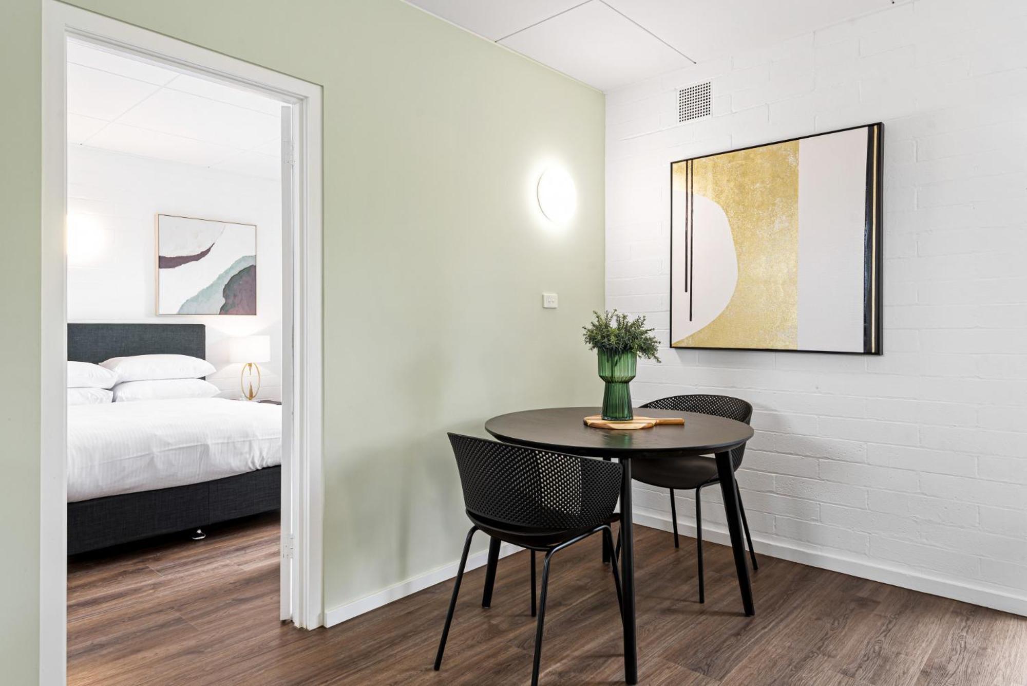Apartment Tasteful 1-bed With Balcony Seating