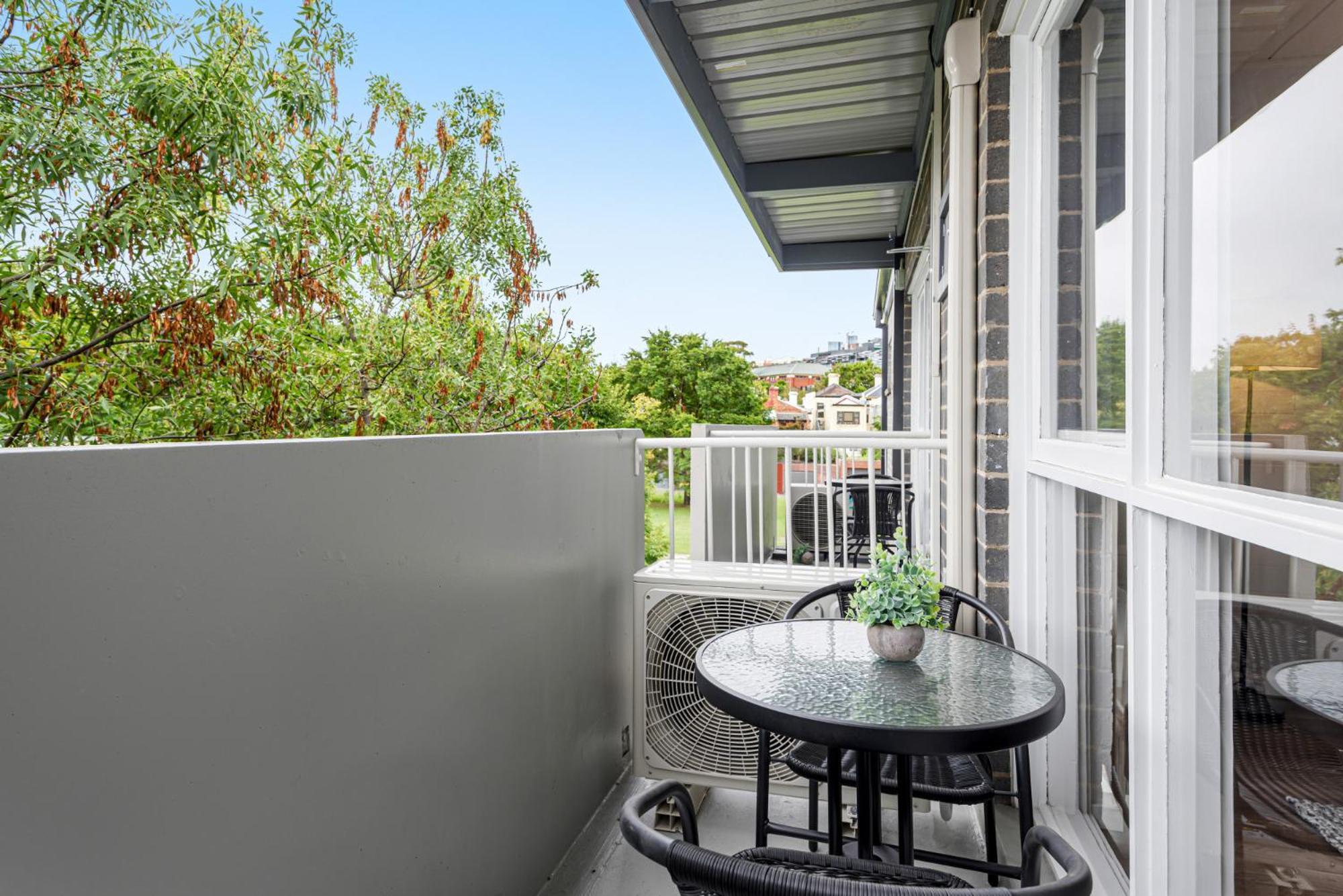 Tasteful 1-bed With Balcony Seating Melbourne