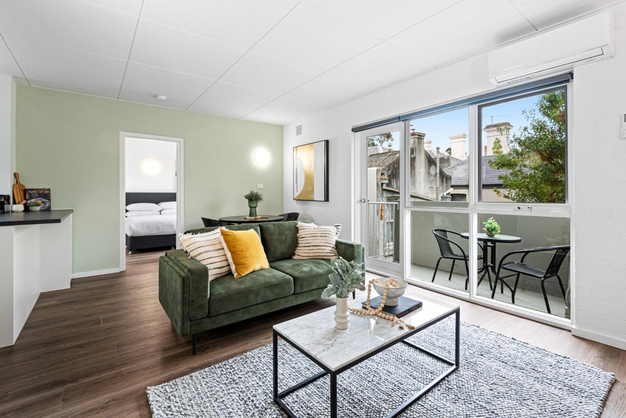 Tasteful 1-bed With Balcony Seating * Melbourne