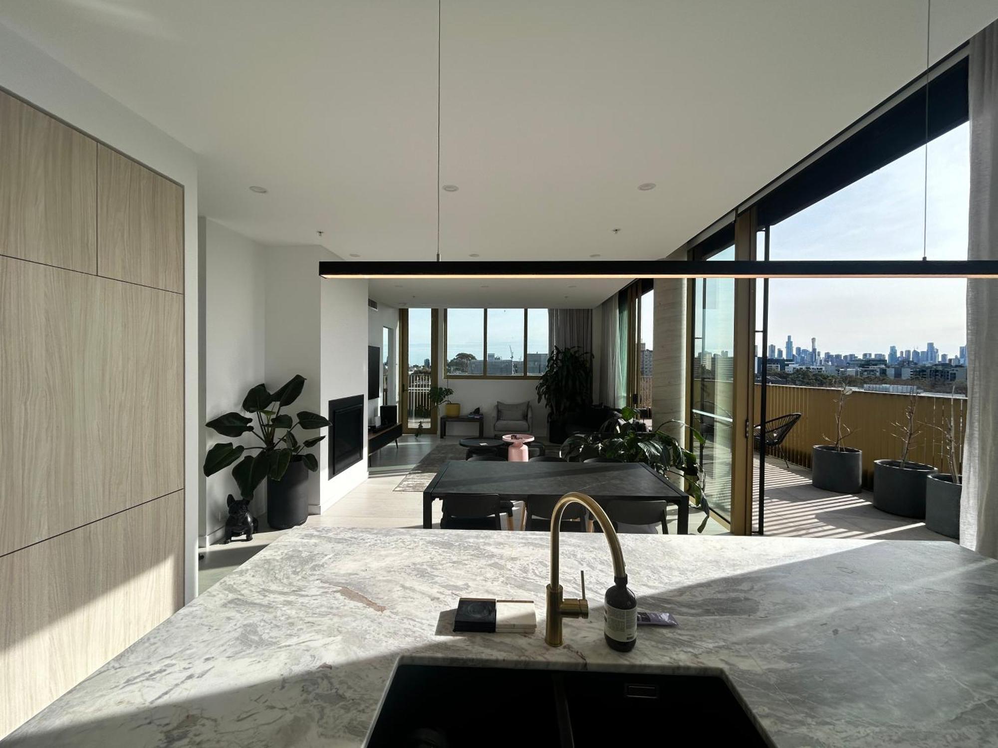 Soho Penthouse - City View With Outdoor Bath Melbourne