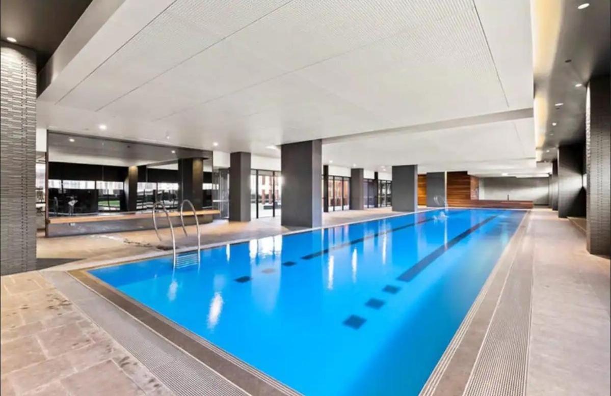 View Retreat With Pool, Sauna & Gym In Cbd Apartment Melbourne