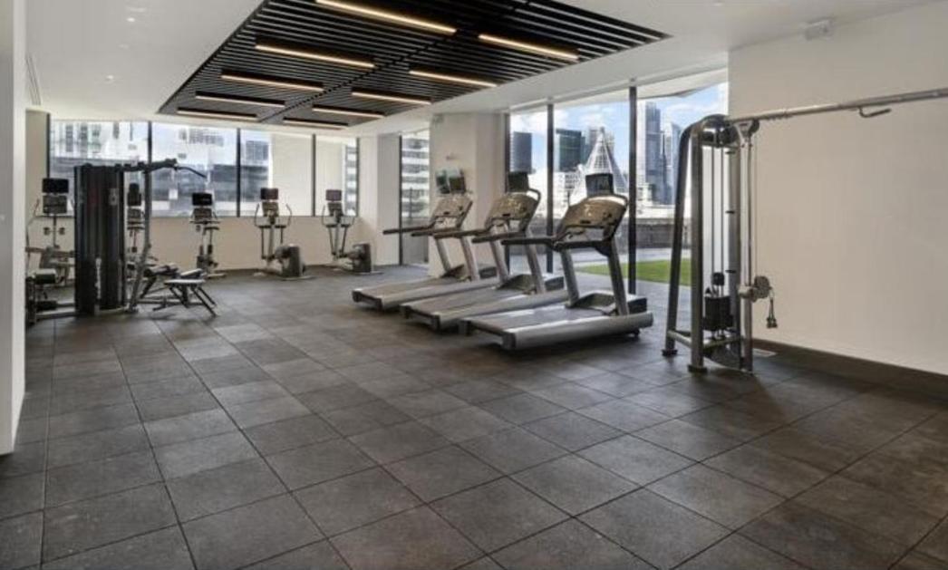Apartment View Retreat With Pool, Sauna & Gym In Cbd Melbourne