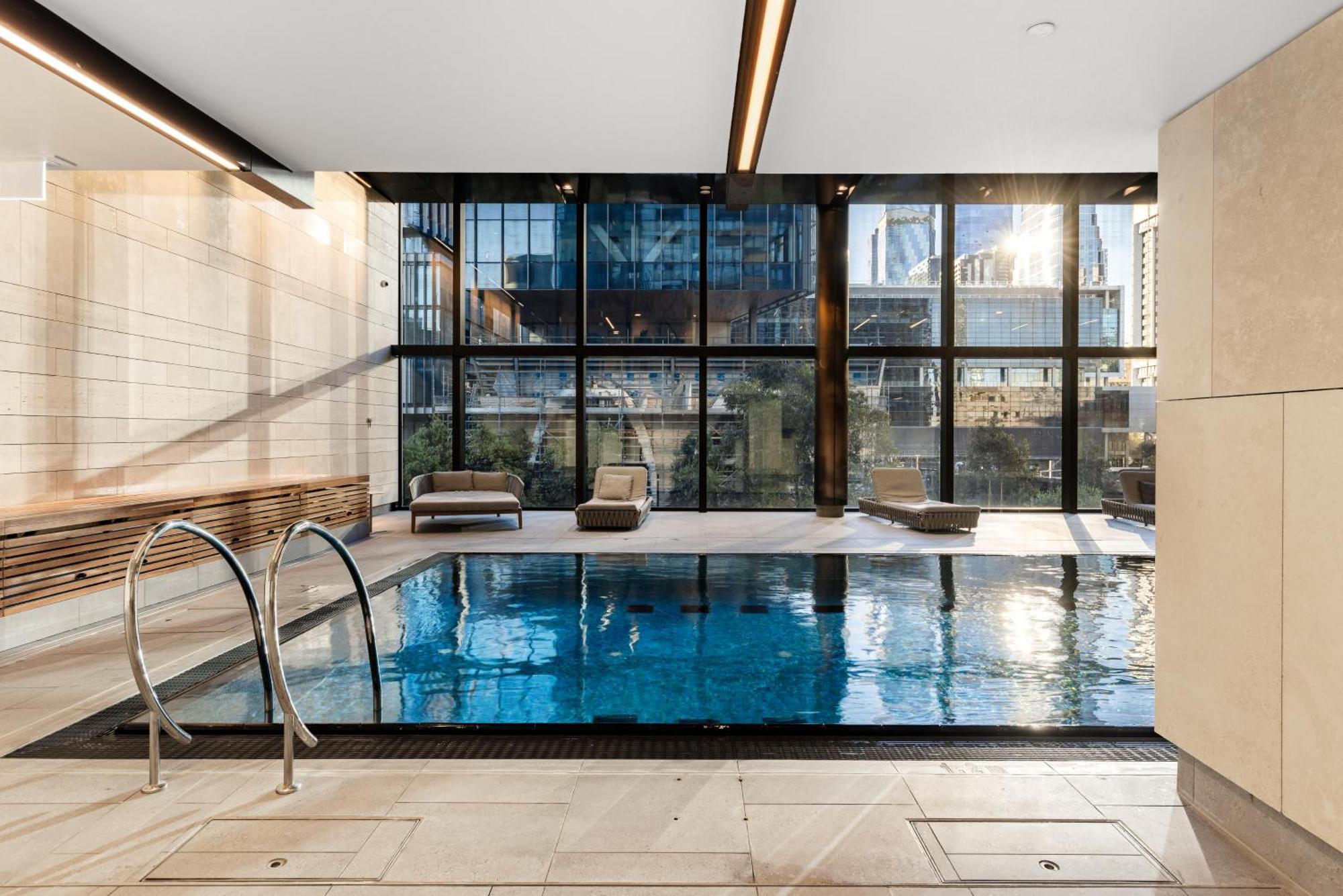 Convenient One Bedroom In Docklands Apartment