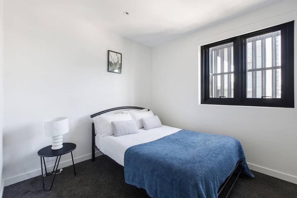 Apartment 'skyscape 22' City-fringe Retreat Moments From Cbd Melbourne