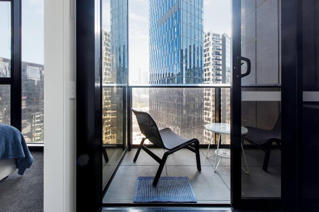 'skyscape 22' City-fringe Retreat Moments From Cbd *