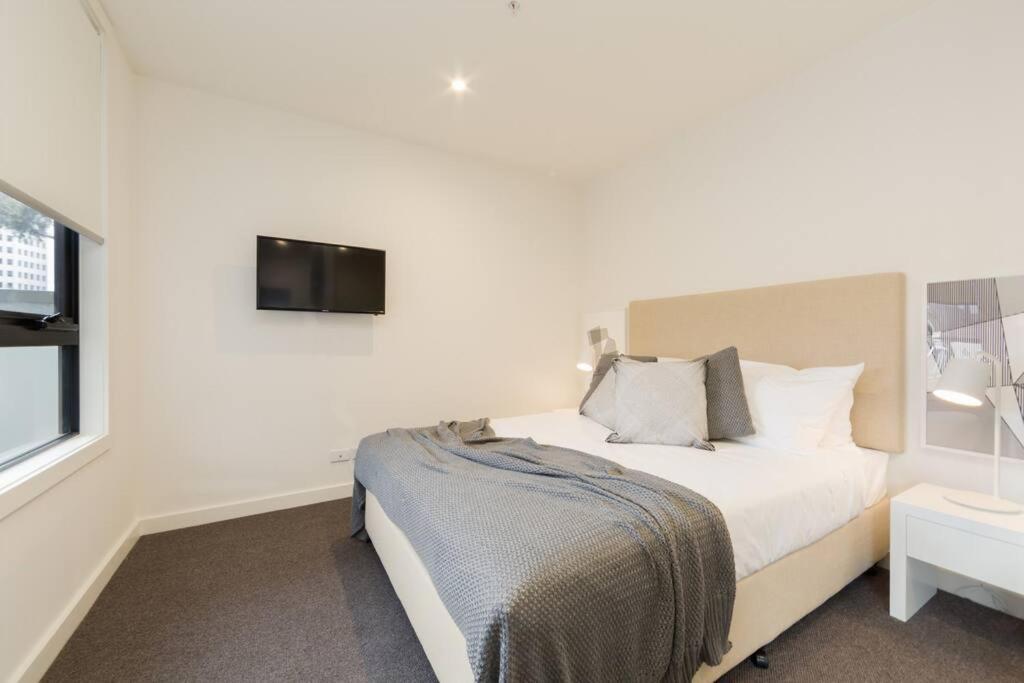 Henry Ii Of Windsor Apartment Melbourne