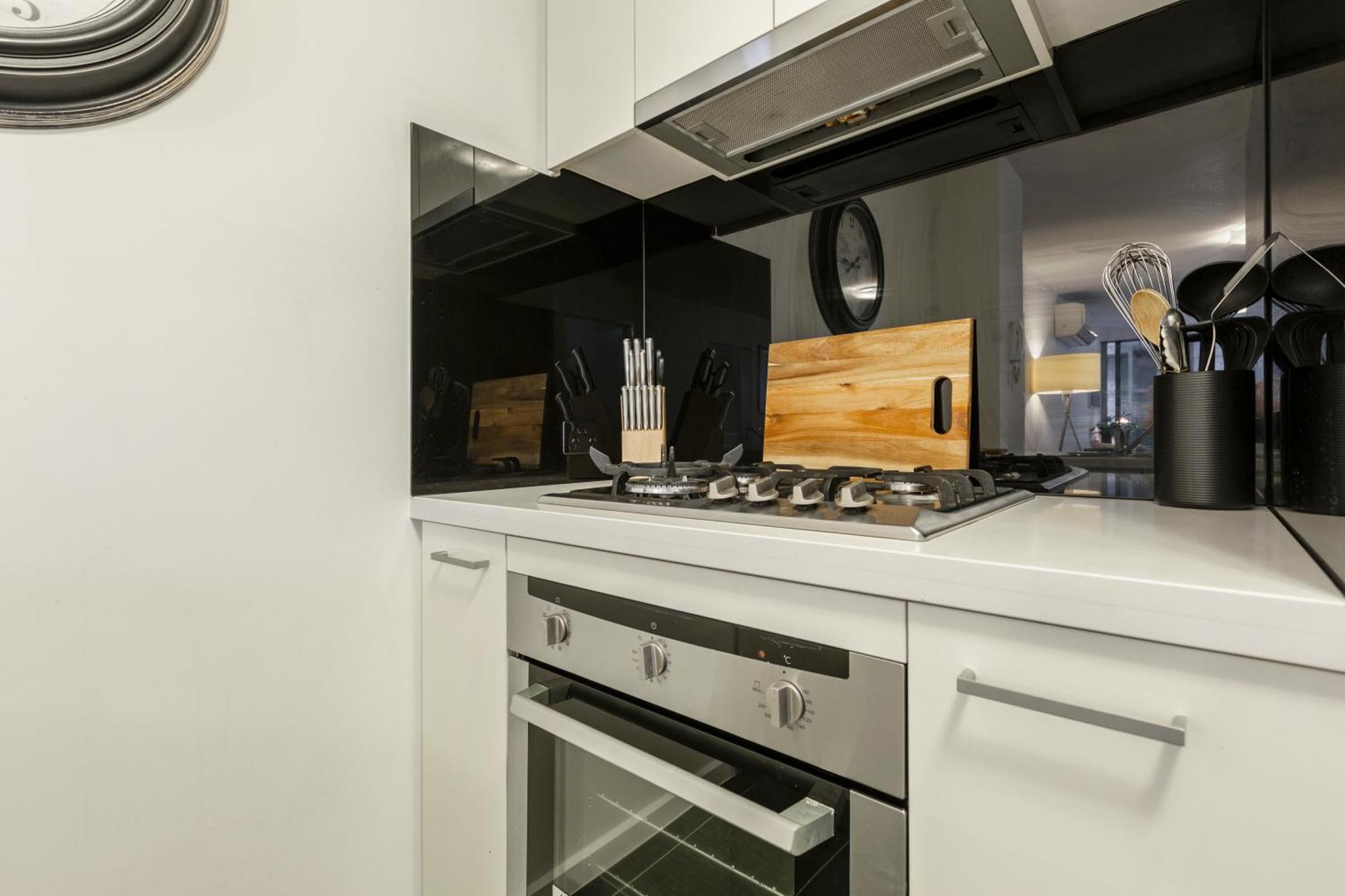 Groovy Near Casino W Parking & Heated Pool Apartment Melbourne