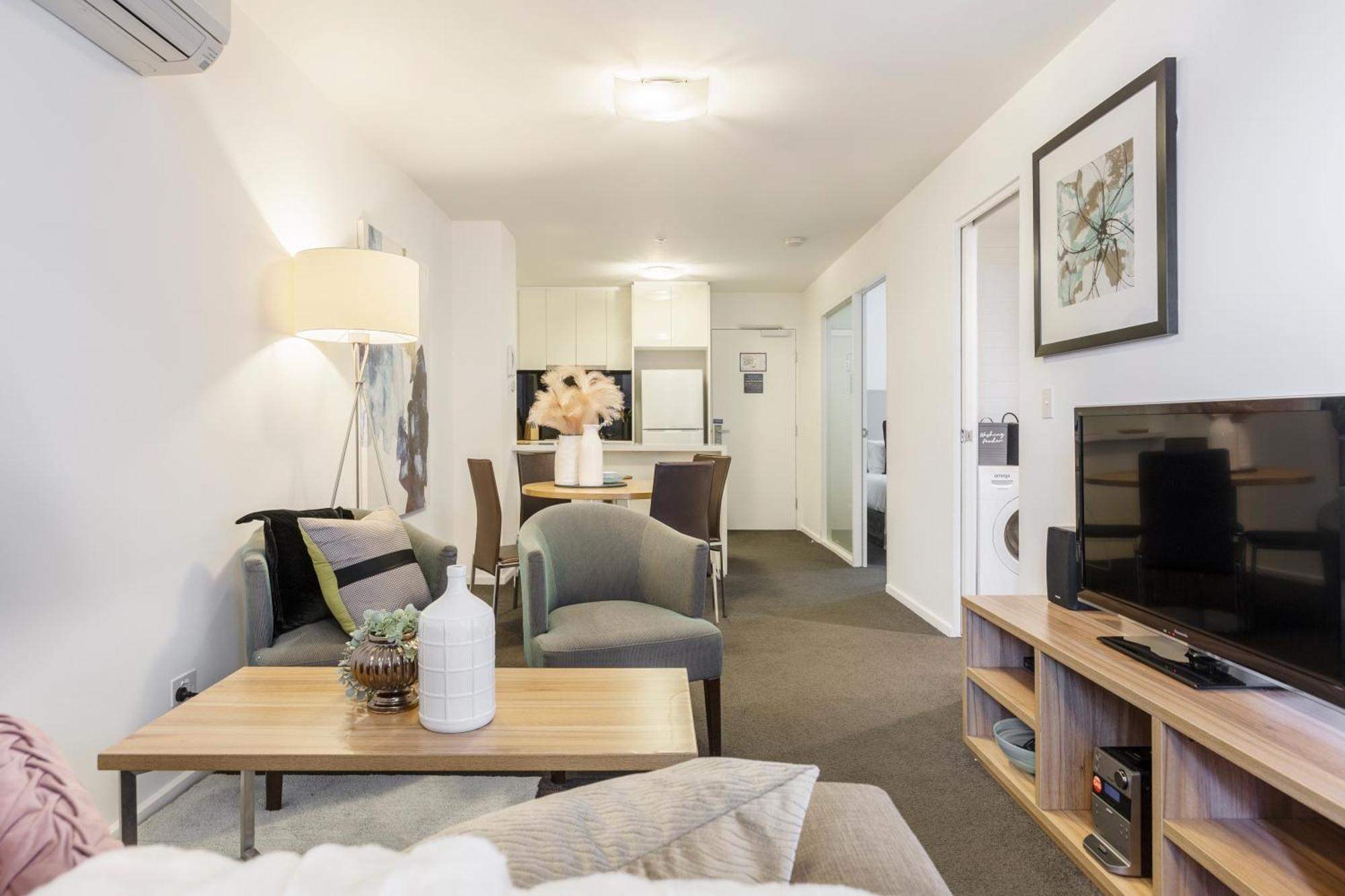 Groovy Near Casino W Parking & Heated Pool Apartment Melbourne
