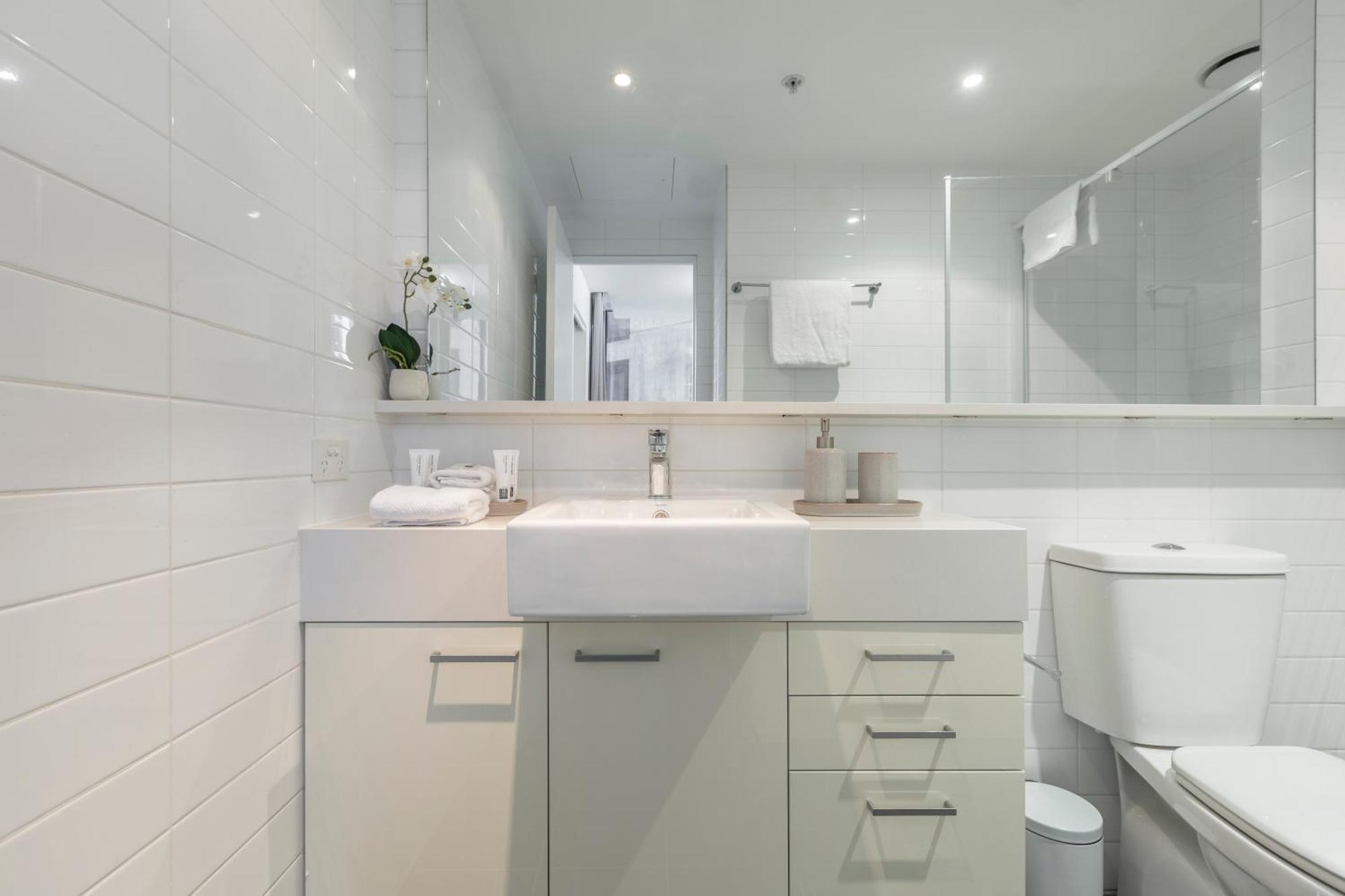Groovy Near Casino W Parking & Heated Pool Apartment Melbourne