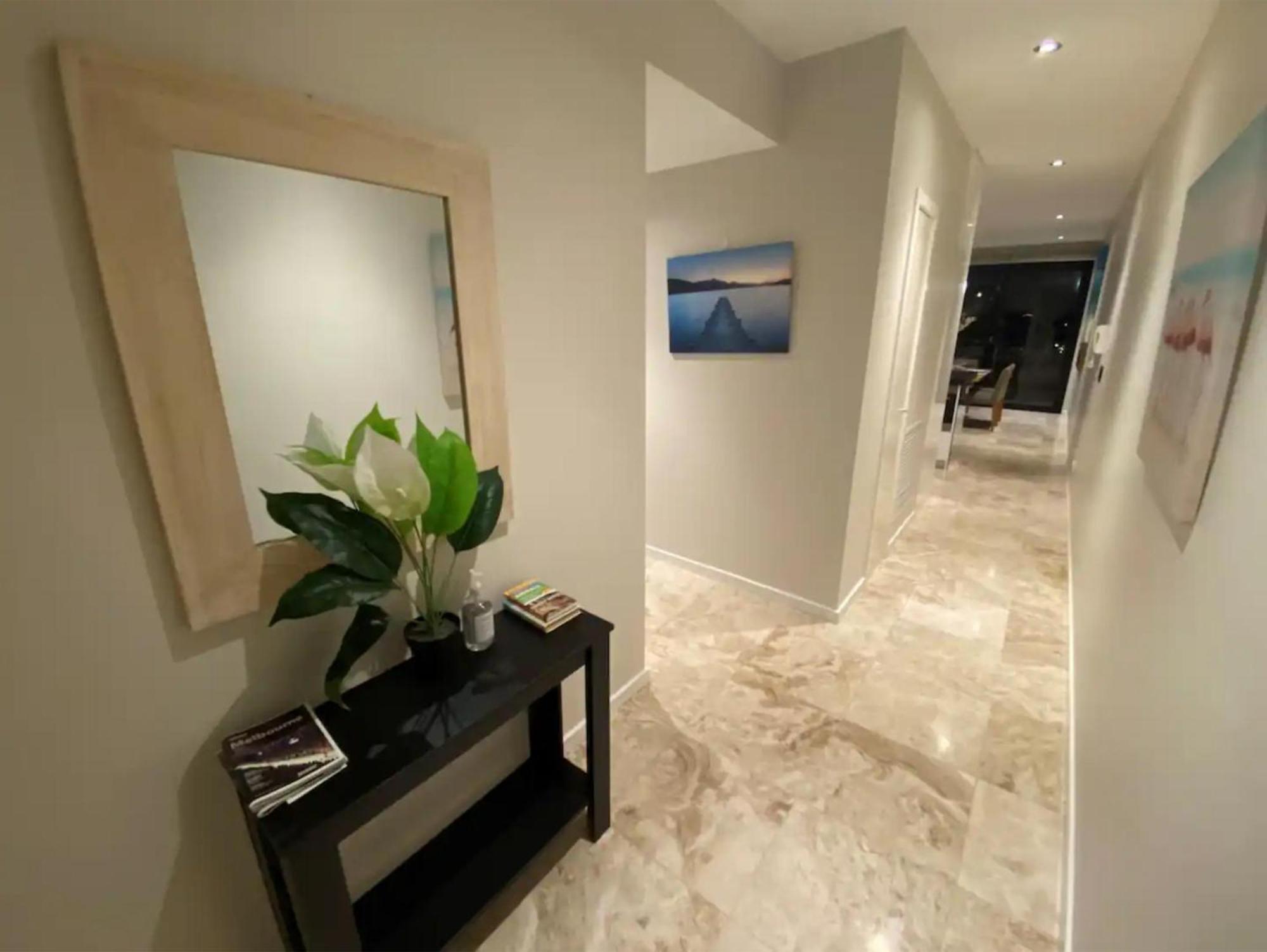 Modern 2bed Penthouse In St Kilda With Parking & Apartment