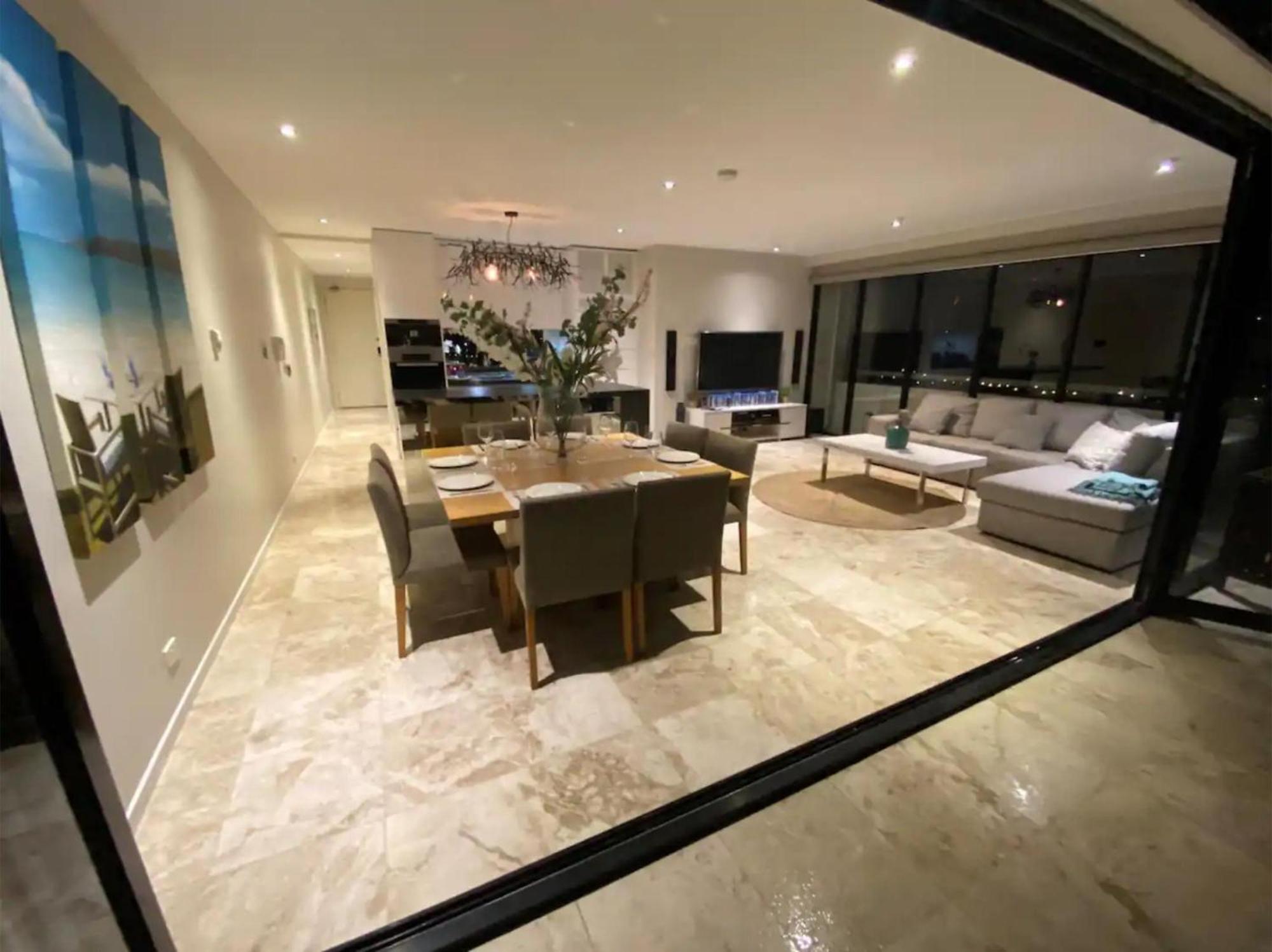 Modern 2bed Penthouse In St Kilda With Parking & Apartment *