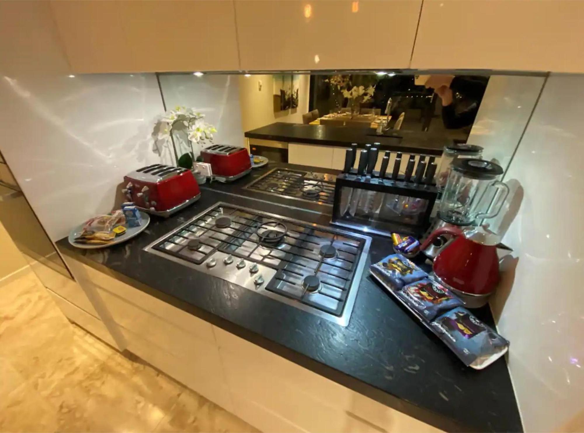 Modern 2bed Penthouse In St Kilda With Parking & * Melbourne
