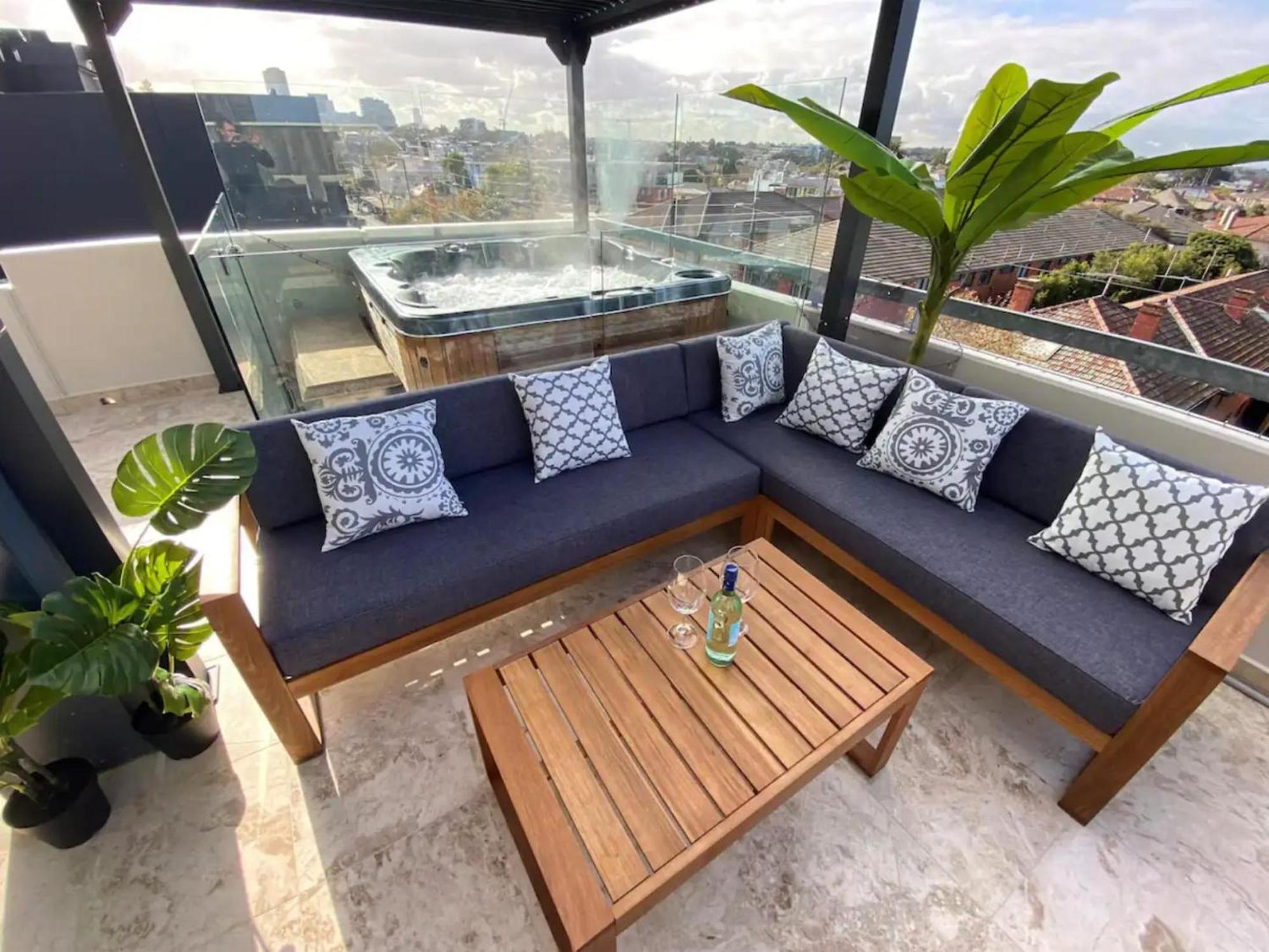 Modern 2bed Penthouse In St Kilda With Parking & Melbourne