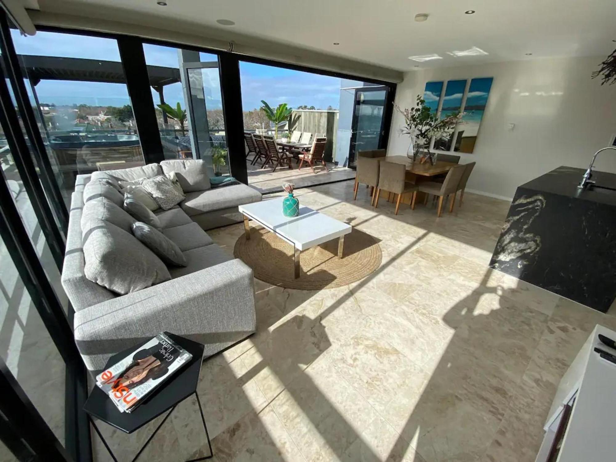 Modern 2bed Penthouse In St Kilda With Parking & Apartment *