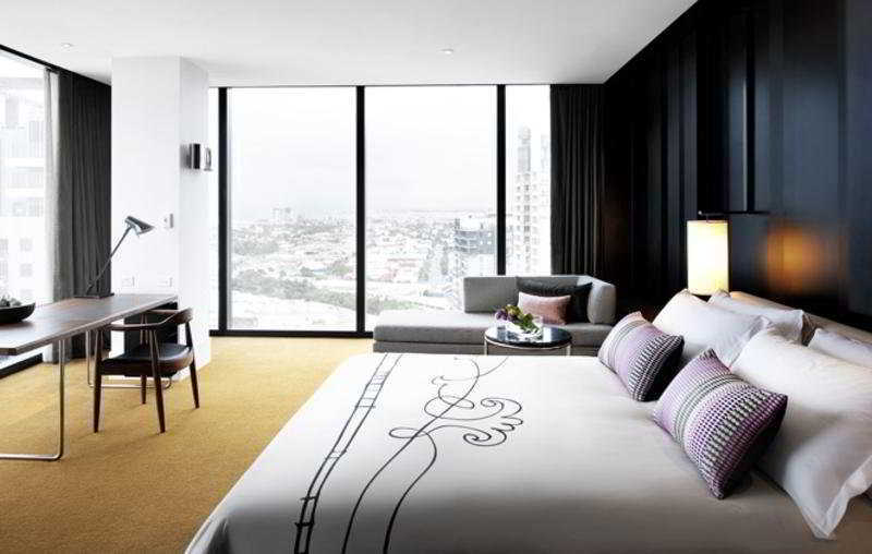Hotel Crown Metropol 5*