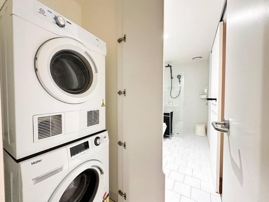 Stylish Urban Retreat In Cbd