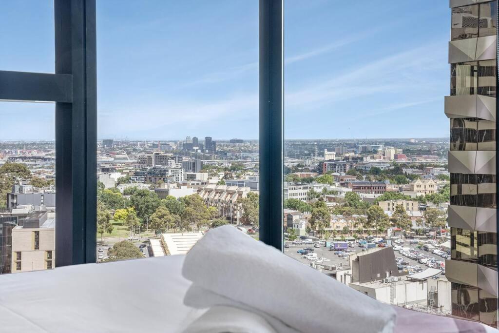 Apartment Everly-luxurious Sky Homes-2b1b Melbourne