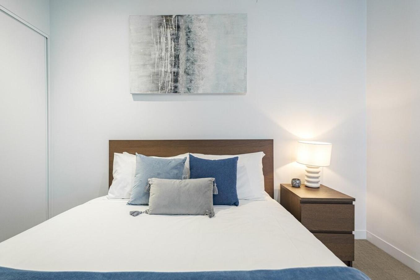 Lovely 2br Balcony Wifi Cbd *