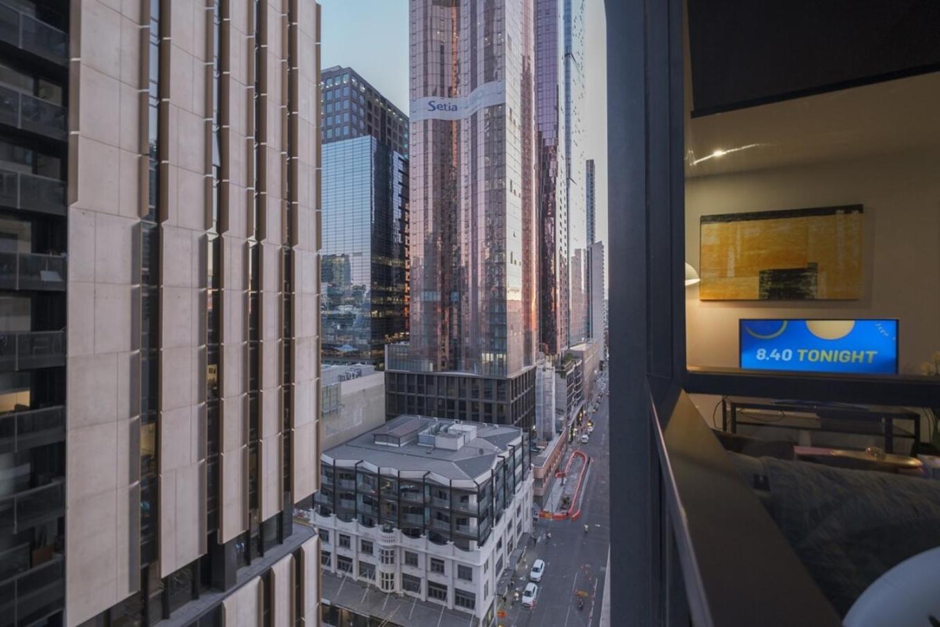 Lovely 2br Balcony Wifi Cbd Apartment