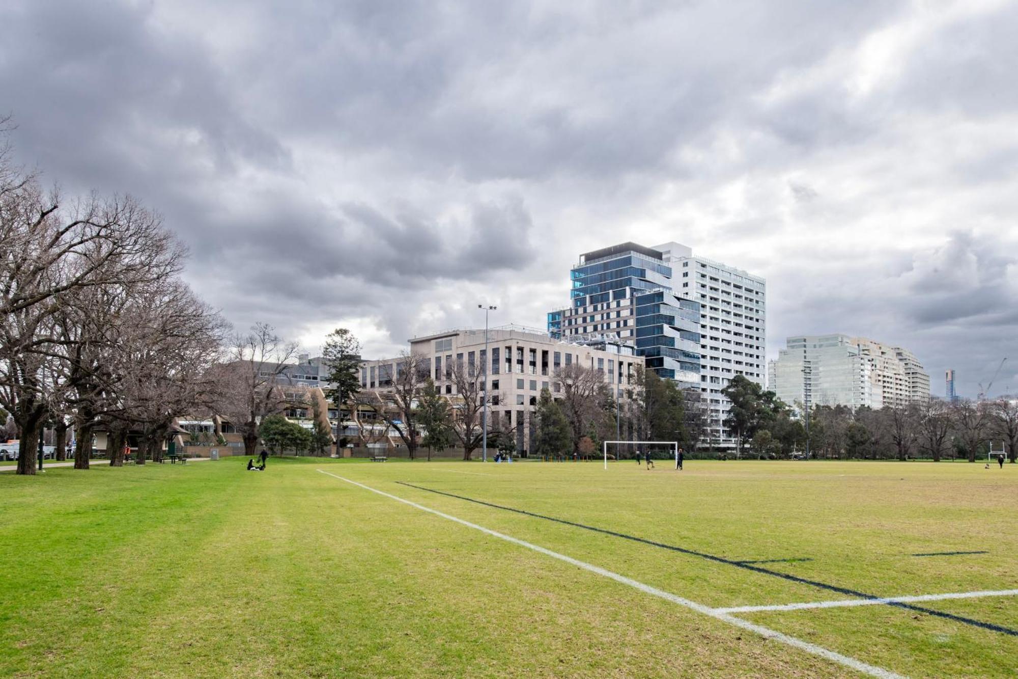 Spectacular 3-bedroom Penthouse With Private Lift On St Kilda Rd