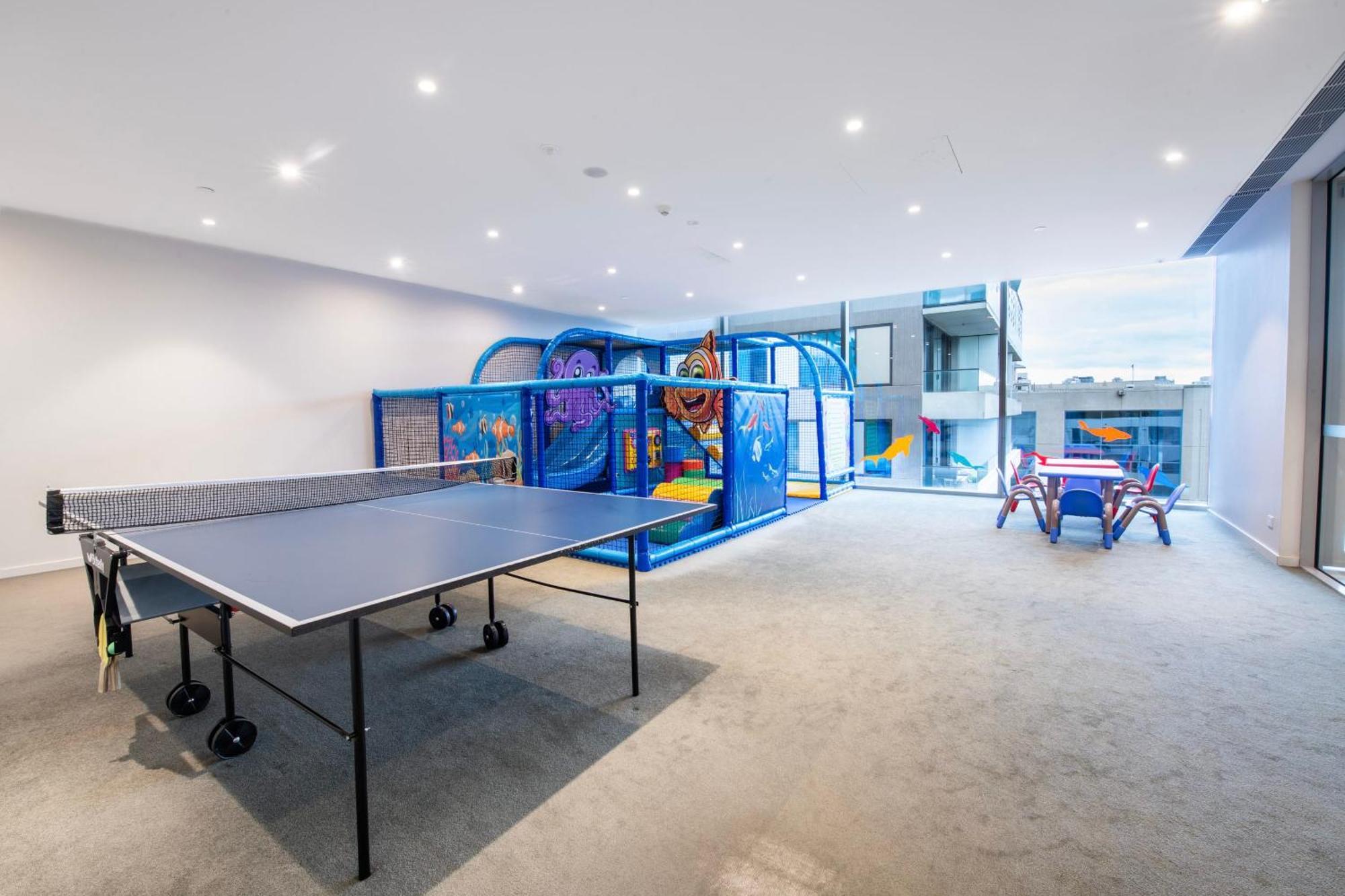 Spectacular 3-bedroom Penthouse With Private Lift On St Kilda Rd *