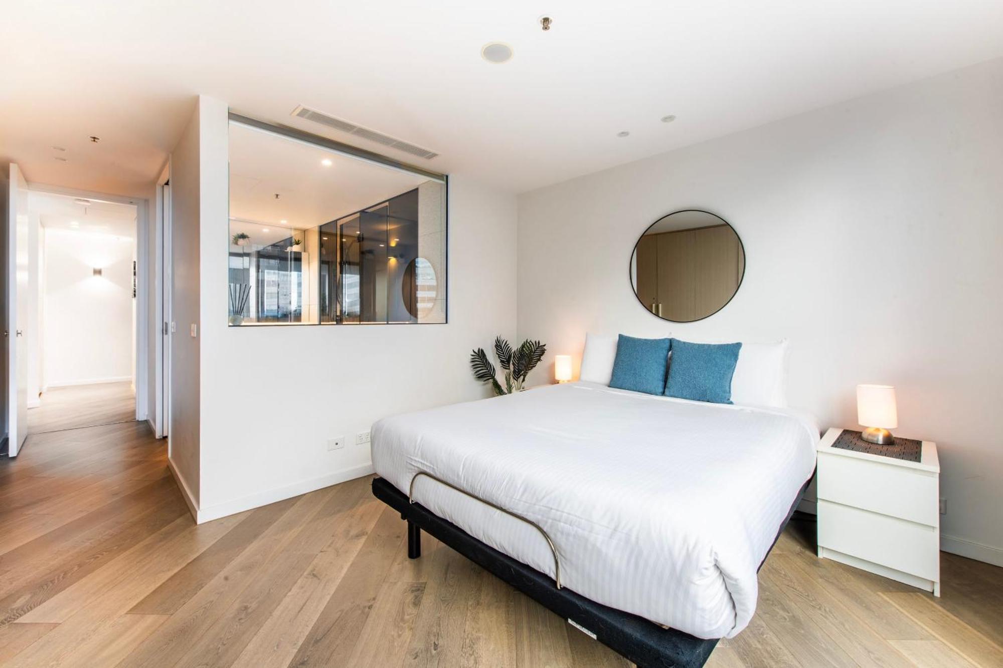 Spectacular 3-bedroom Penthouse With Private Lift On St Kilda Rd Melbourne