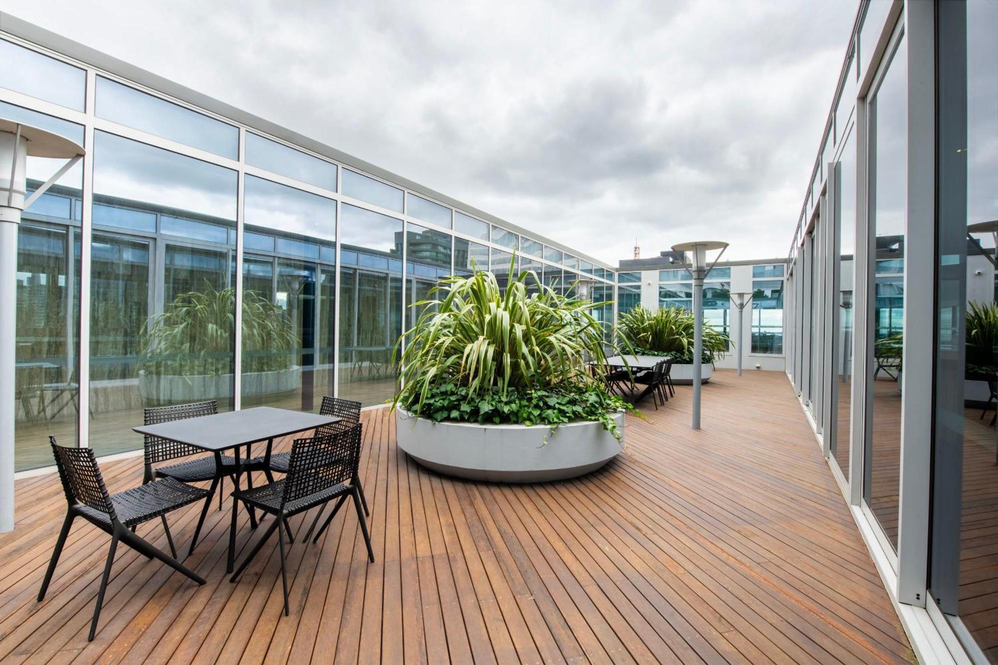 Apartment Spectacular 3-bedroom Penthouse With Private Lift On St Kilda Rd
