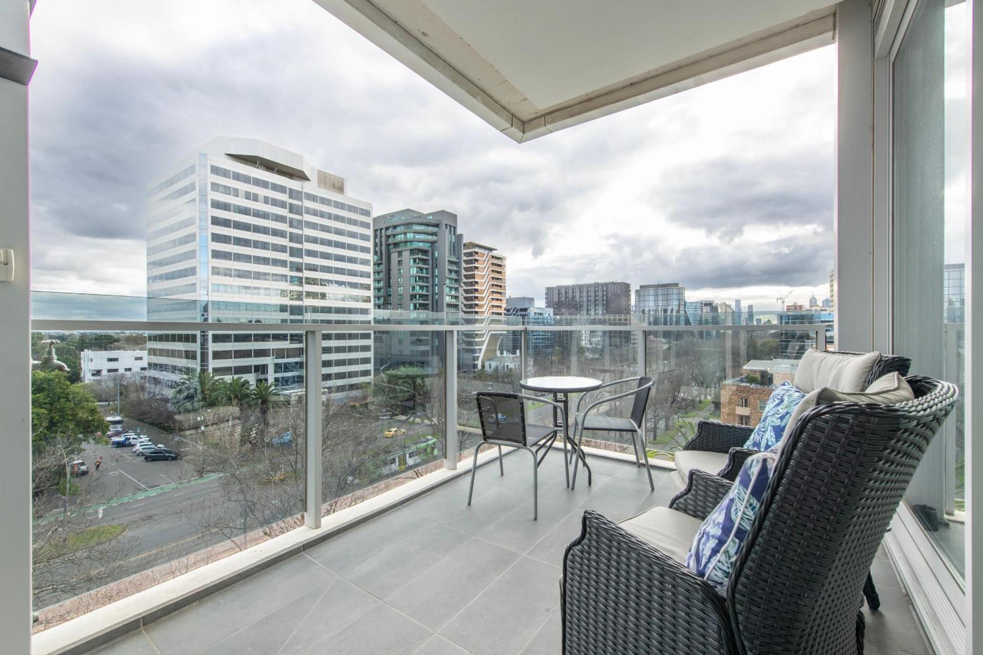 Spectacular 3-bedroom Penthouse With Private Lift On St Kilda Rd Melbourne