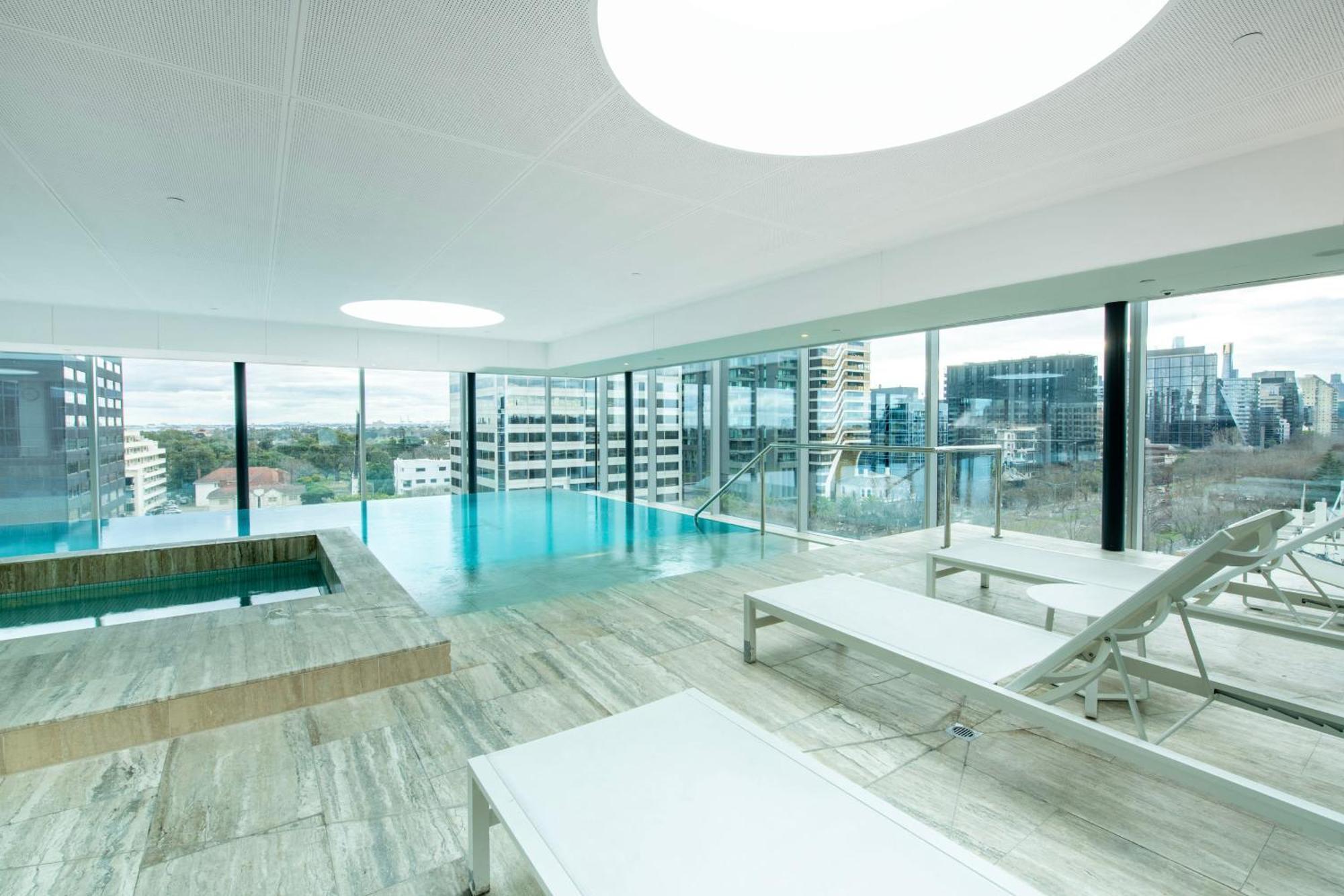 Spectacular 3-bedroom Penthouse With Private Lift On St Kilda Rd * Melbourne