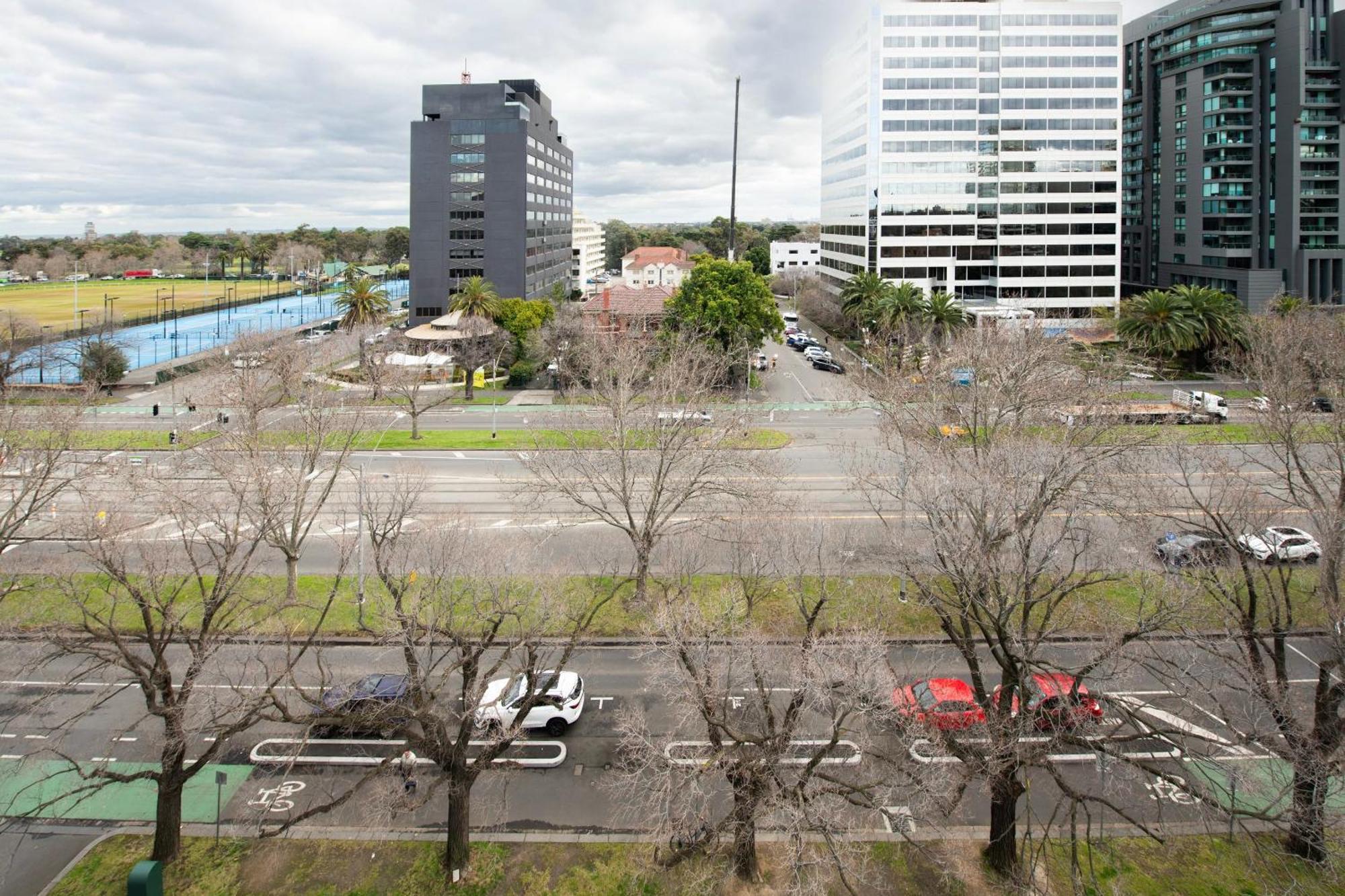 Apartment Spectacular 3-bedroom Penthouse With Private Lift On St Kilda Rd