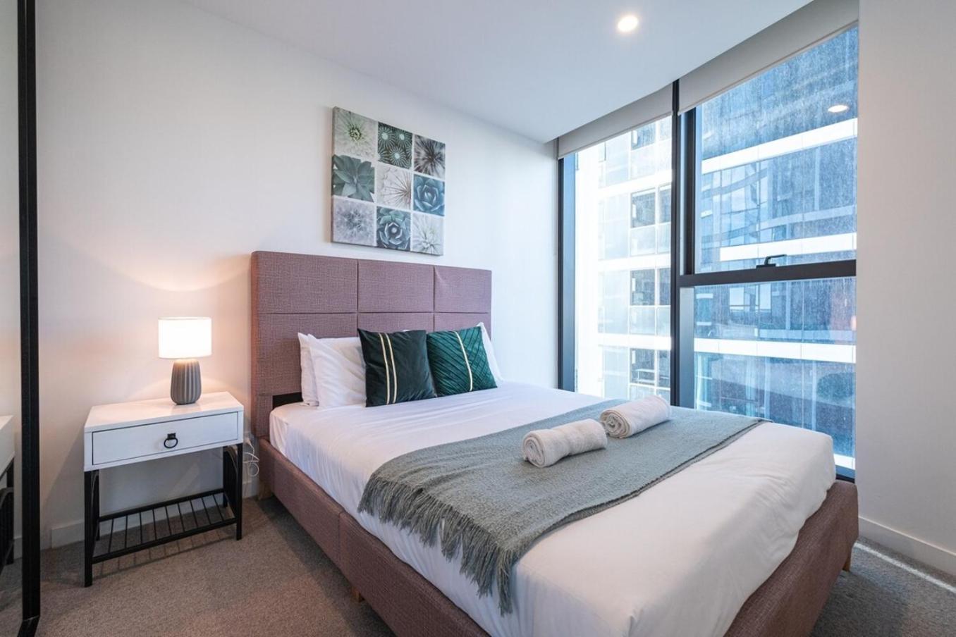 Apartment Batman 2br2ba Overlooking Stadium Pool Gym Park *