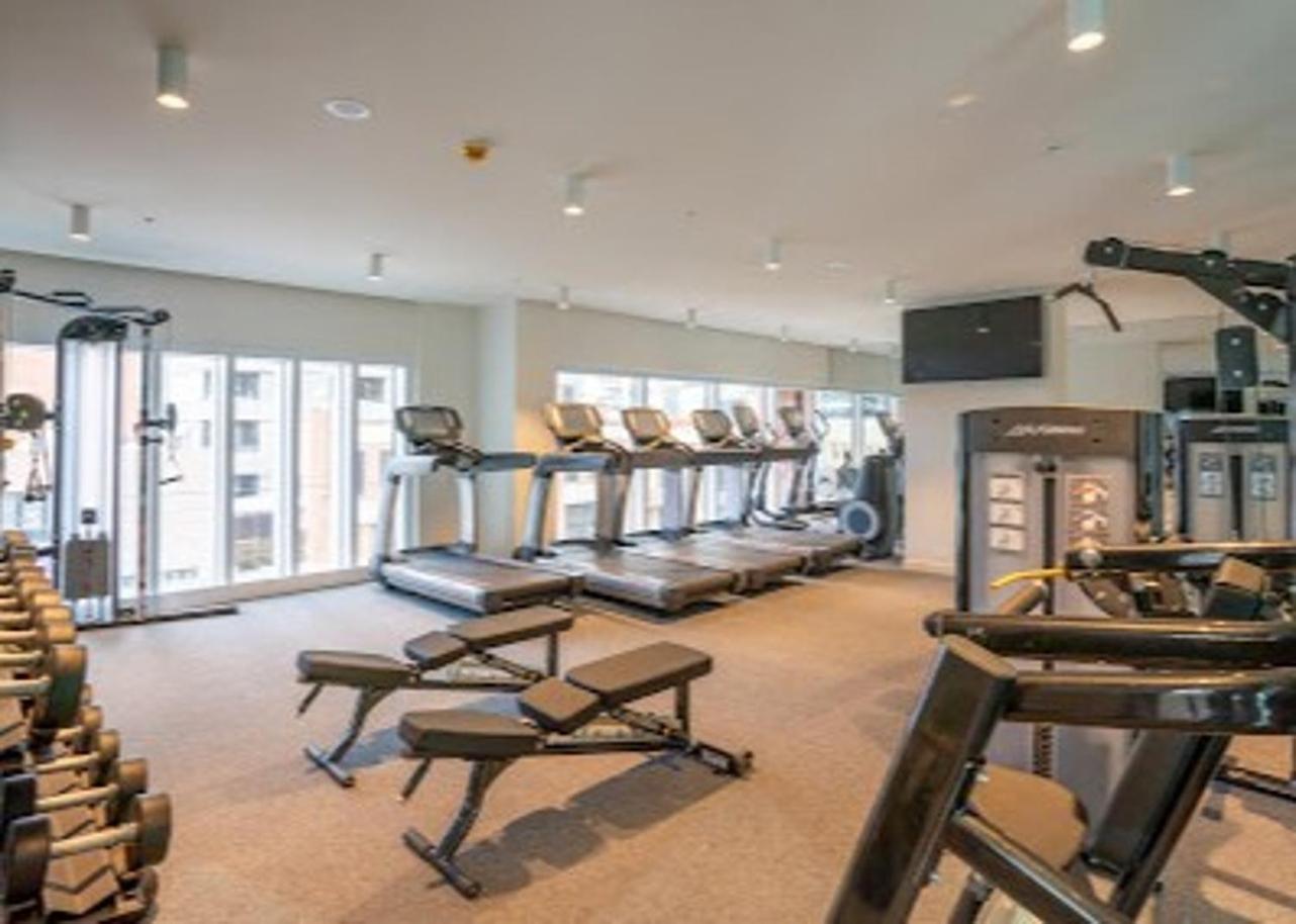 Apartment Batman 2br2ba Overlooking Stadium Pool Gym Park
