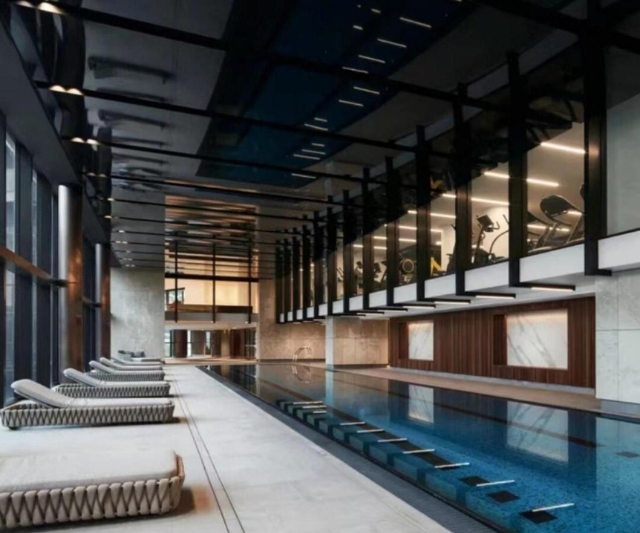 Spacious And Bright 2br2ba Mq Wifipoolgym Apartment Melbourne