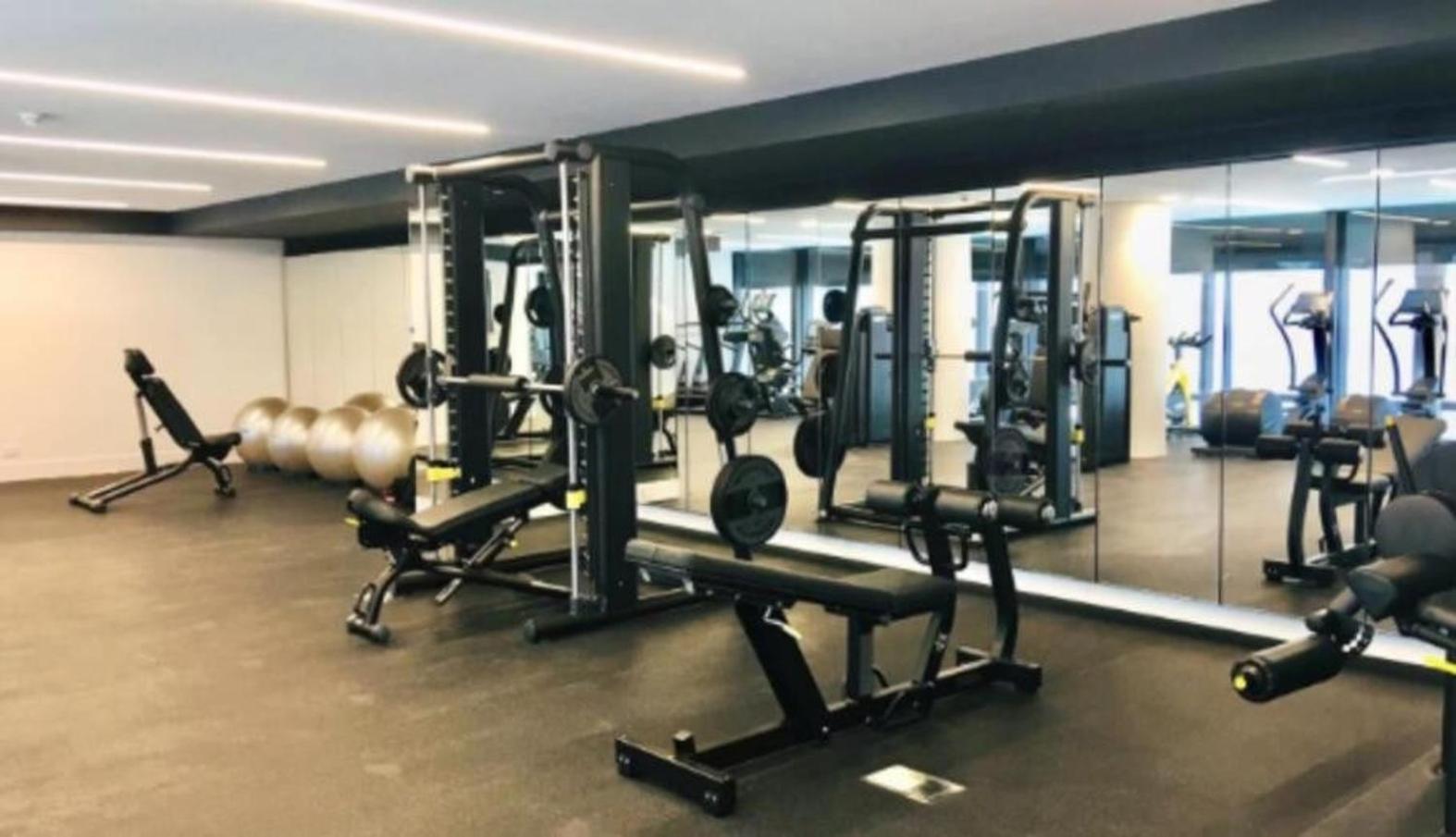 Spacious And Bright 2br2ba Mq Wifipoolgym
