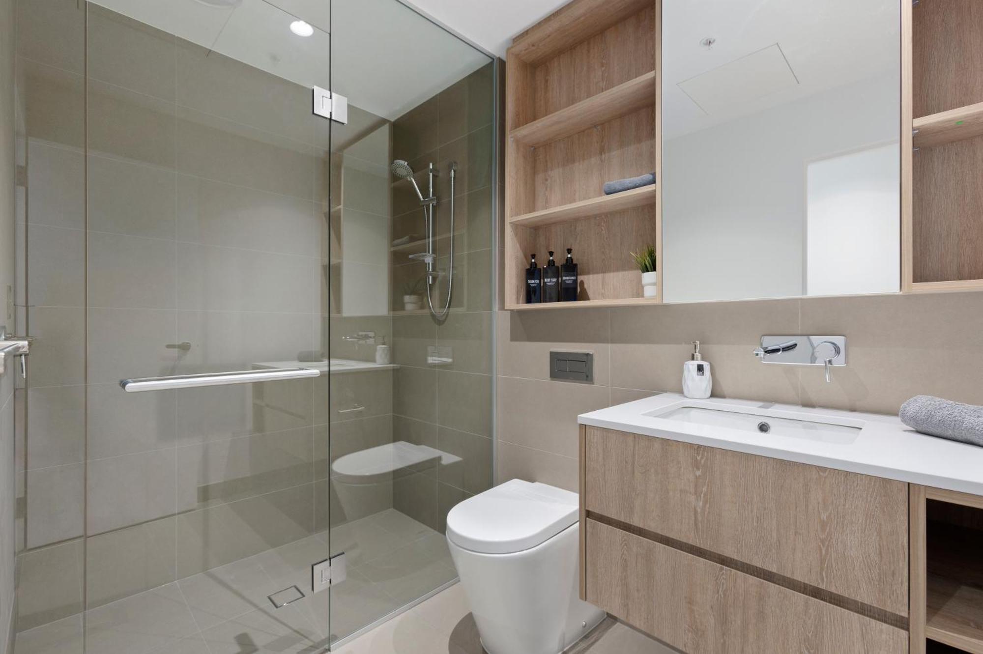 Complete Host West Side Place Apartment *
