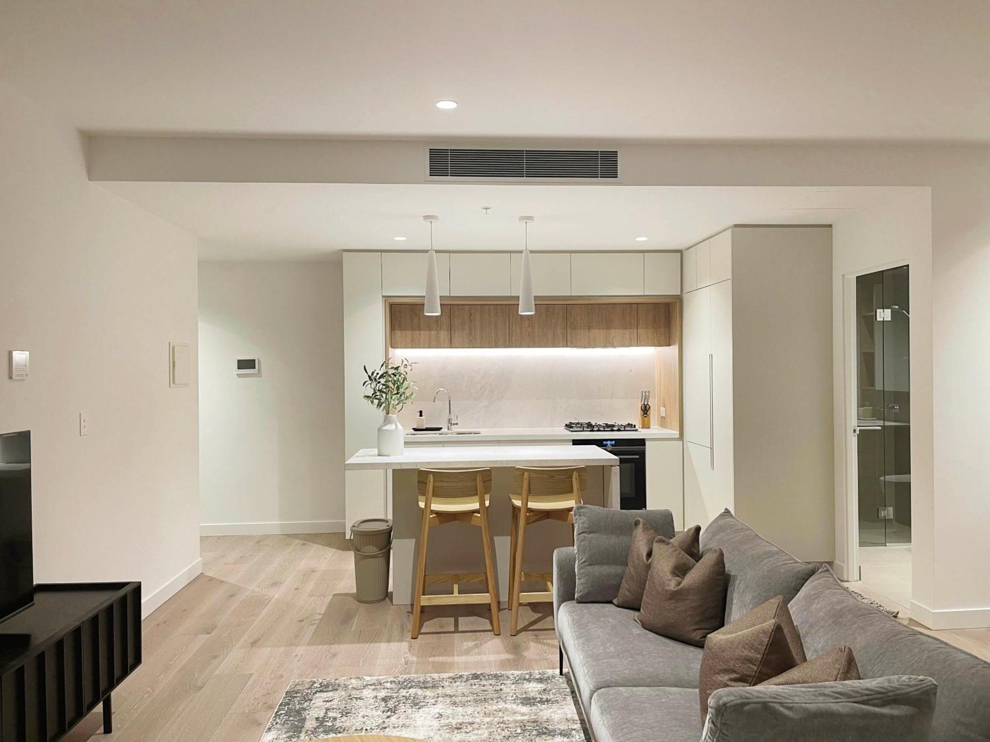 Complete Host West Side Place * Melbourne